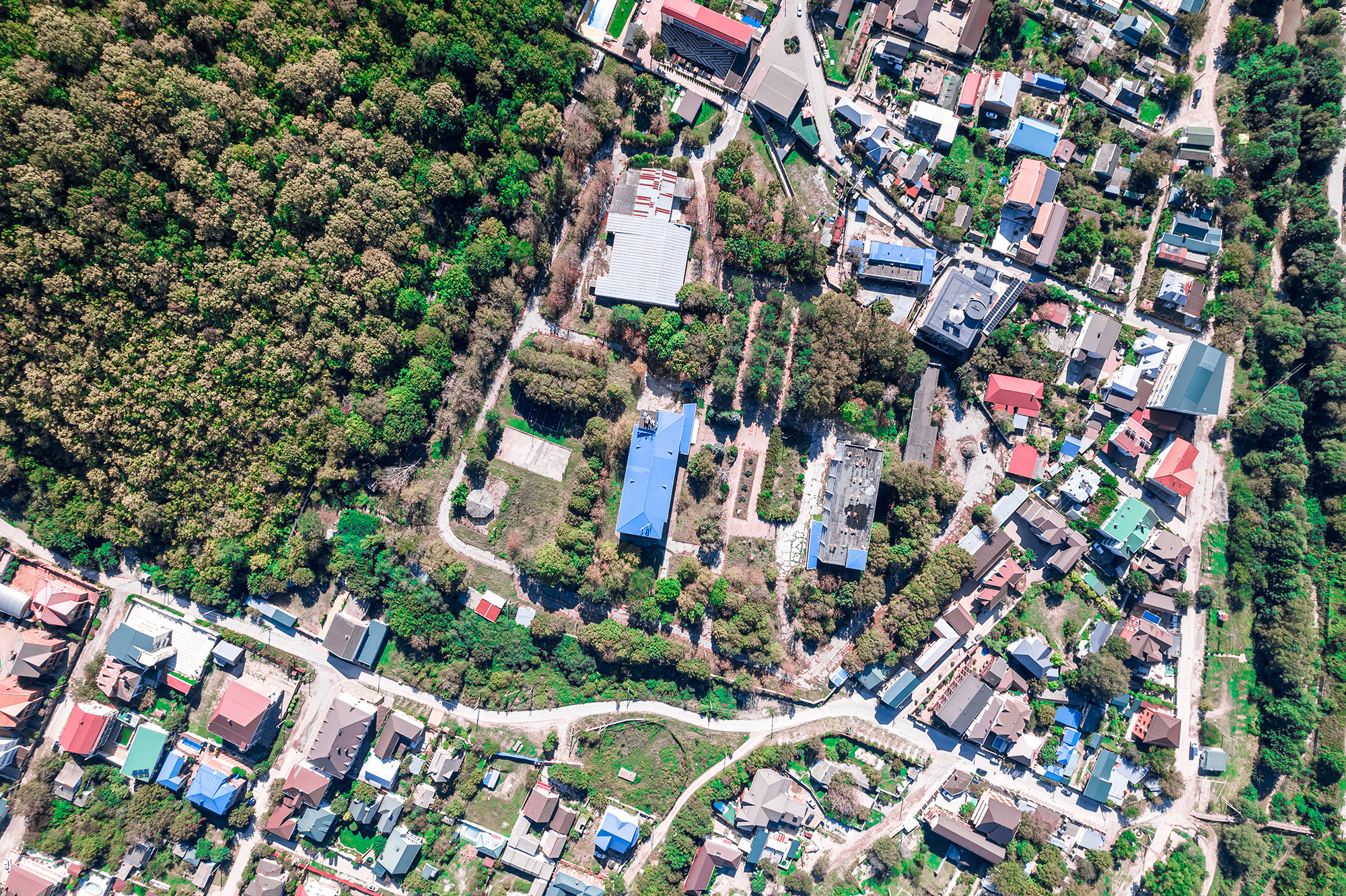 Заброшенная база отдыха в селе Архипо-Осиповка. Фотограф Александр Трихонюк. Фото недвижимости в Геленджике