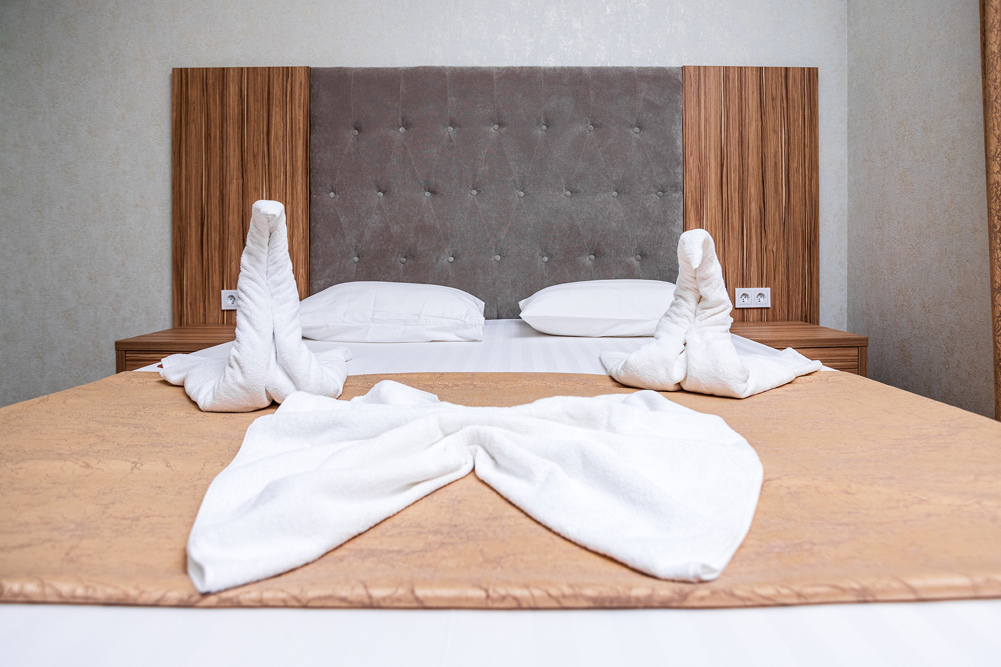 Гостиница «Акрополь». Номера и столовая. Фотограф Александр Трихонюк. Фото недвижимости в Геленджике