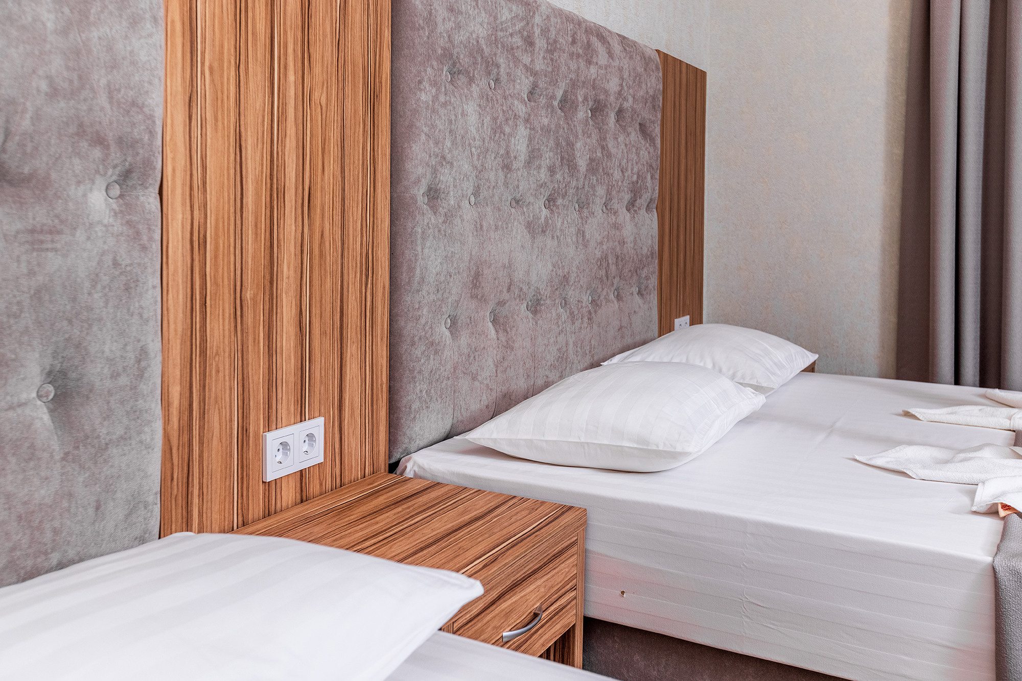 Гостиница «Акрополь». Номера и столовая. Фотограф Александр Трихонюк. Фото недвижимости в Геленджике