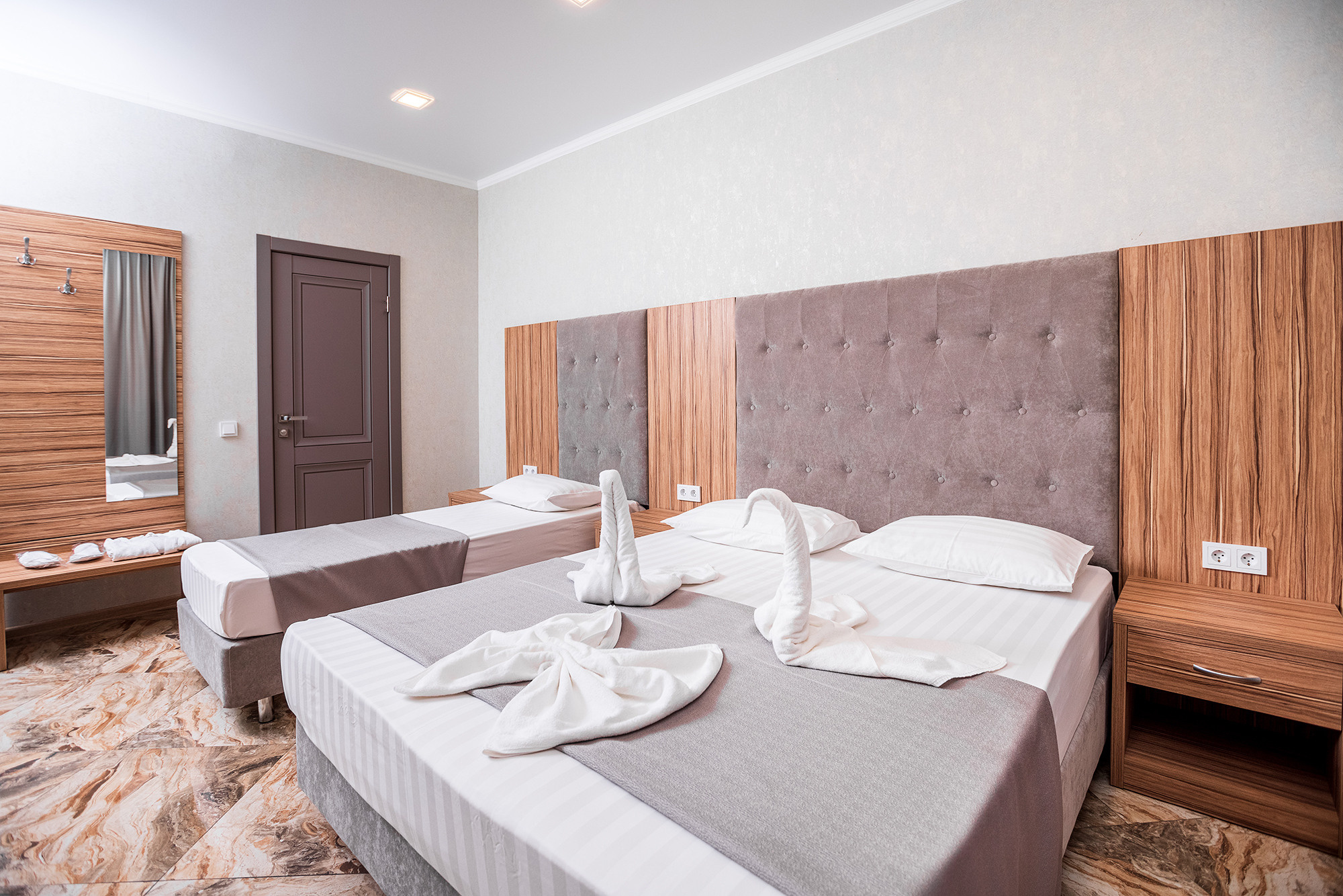 Гостиница «Акрополь». Номера и столовая. Фотограф Александр Трихонюк. Фото недвижимости в Геленджике