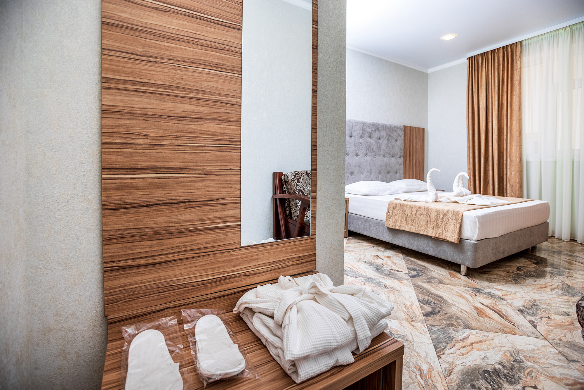 Гостиница «Акрополь». Номера и столовая. Фотограф Александр Трихонюк. Фото недвижимости в Геленджике