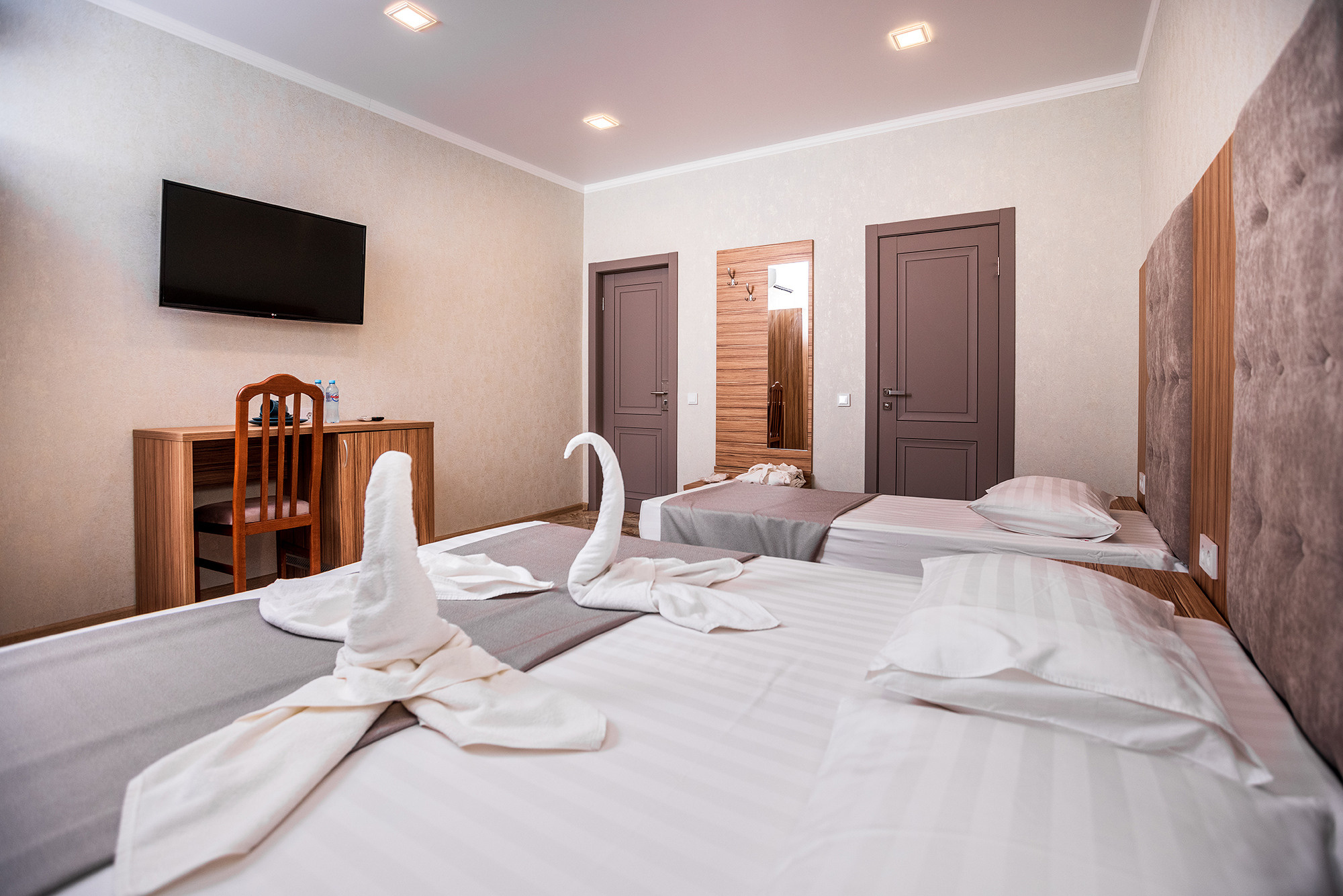 Гостиница «Акрополь». Номера и столовая. Фотограф Александр Трихонюк. Фото недвижимости в Геленджике