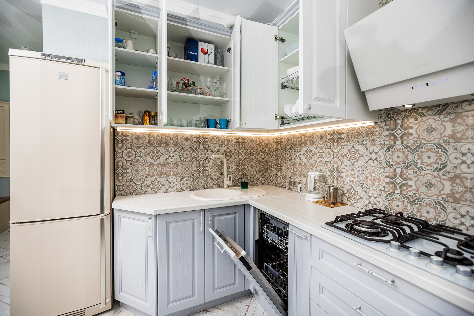 Апартаменты в ЖК «Изумрудный город». Фото для сдачи апартаментов в аренду. Фотограф Александр Трихонюк. Фото недвижимости в Геленджике