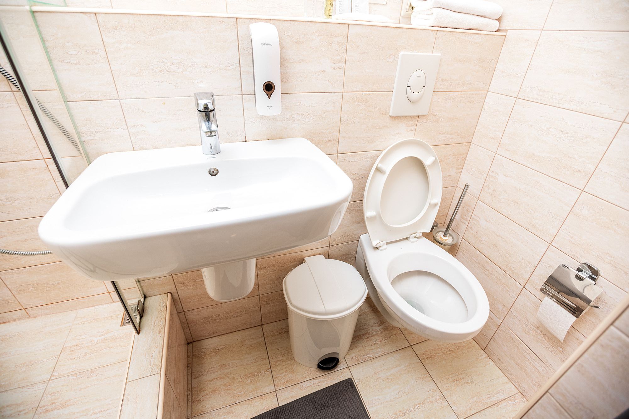 Гостиница «Акрополь». Номера и столовая. Фотограф Александр Трихонюк. Фото недвижимости в Геленджике