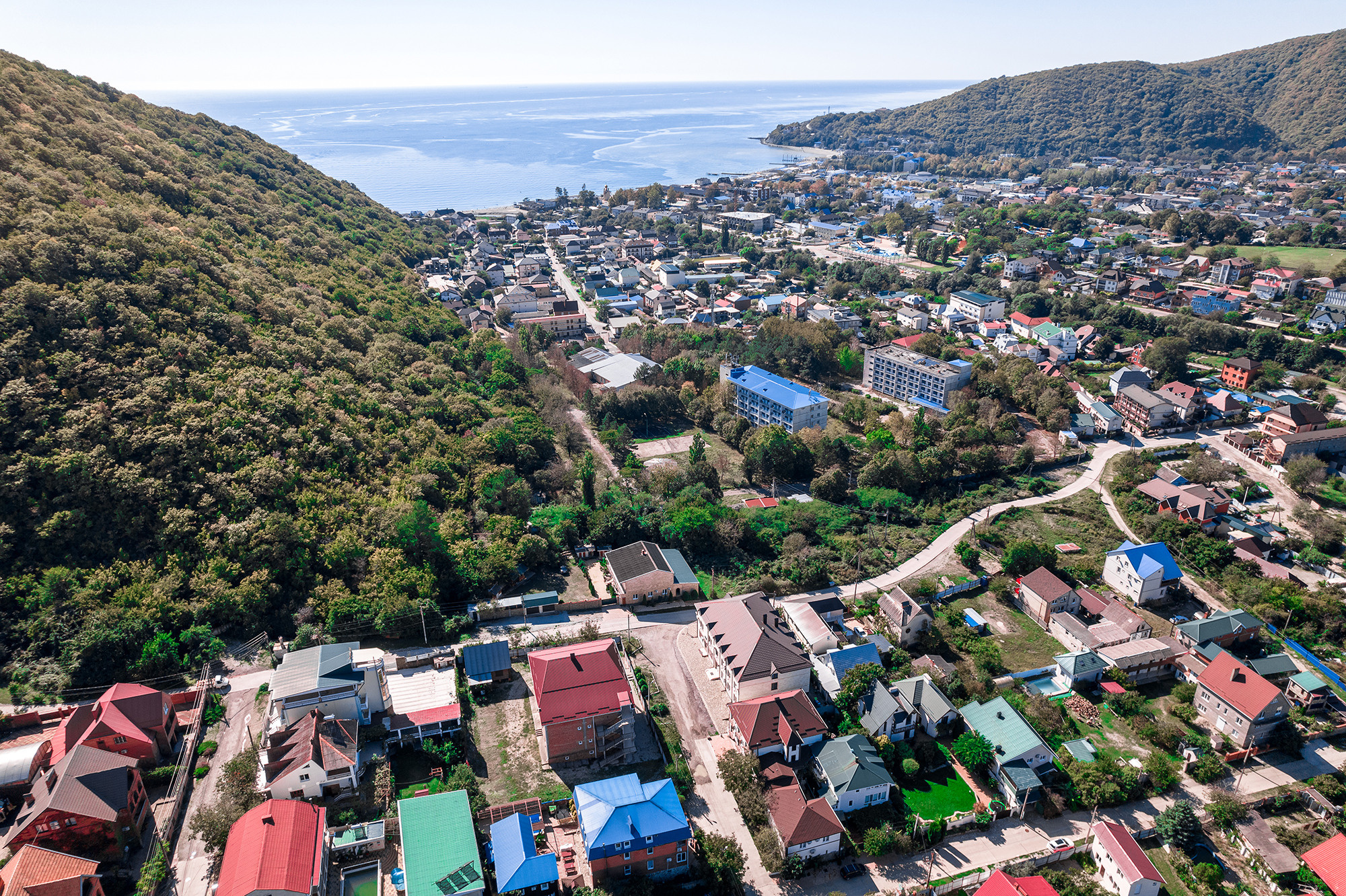 Заброшенная база отдыха в селе Архипо-Осиповка. Фотограф Александр Трихонюк. Фото недвижимости в Геленджике