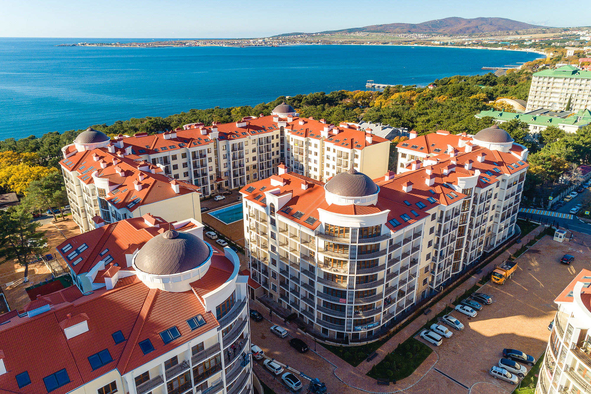 Аэрофотосъемка ЖК «Изумрудный город», г. Геленджик. Фотограф Александр Трихонюк. Фото недвижимости в Геленджике