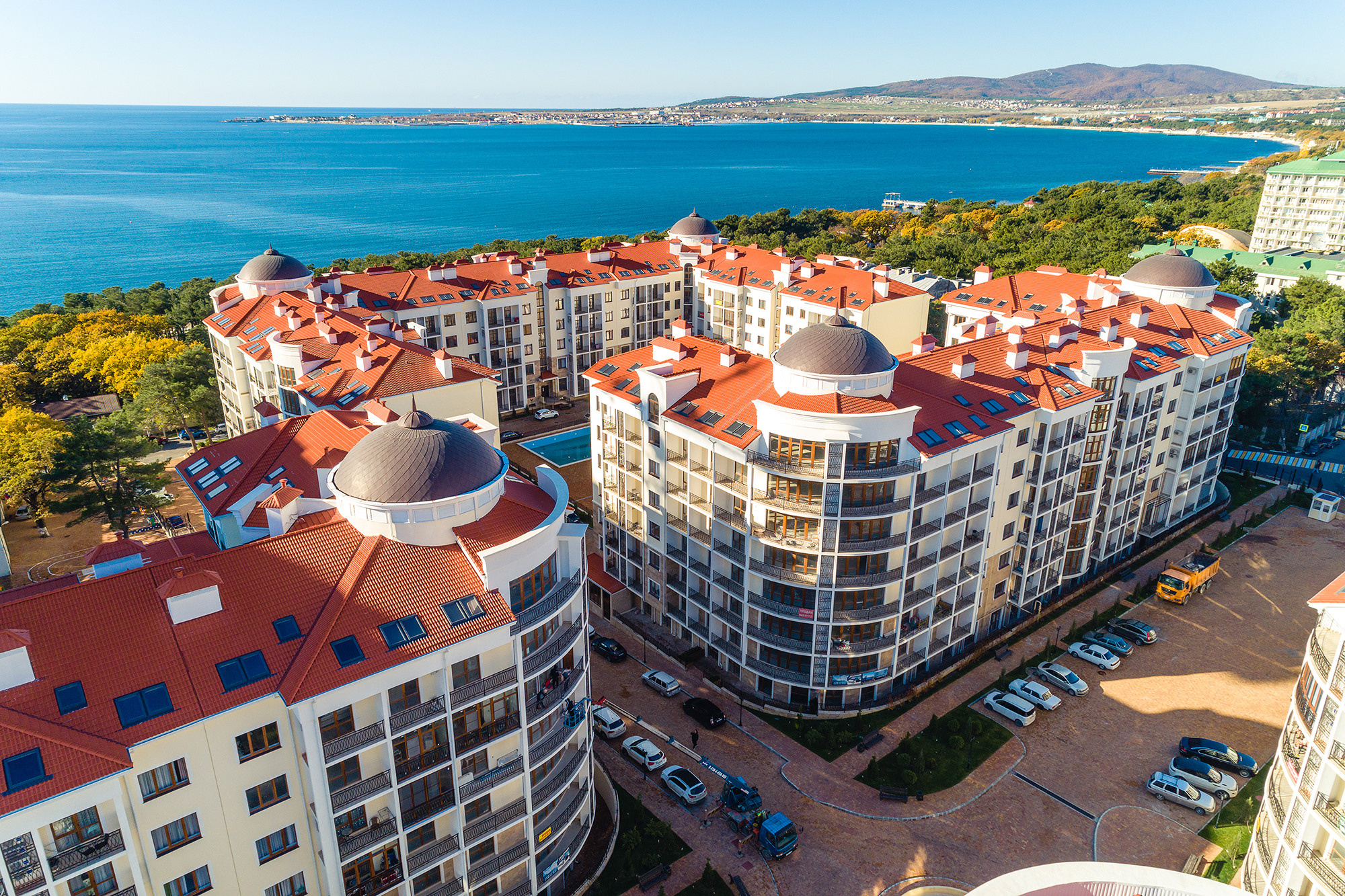 Аэрофотосъемка ЖК «Изумрудный город», г. Геленджик. Фотограф Александр Трихонюк. Фото недвижимости в Геленджике