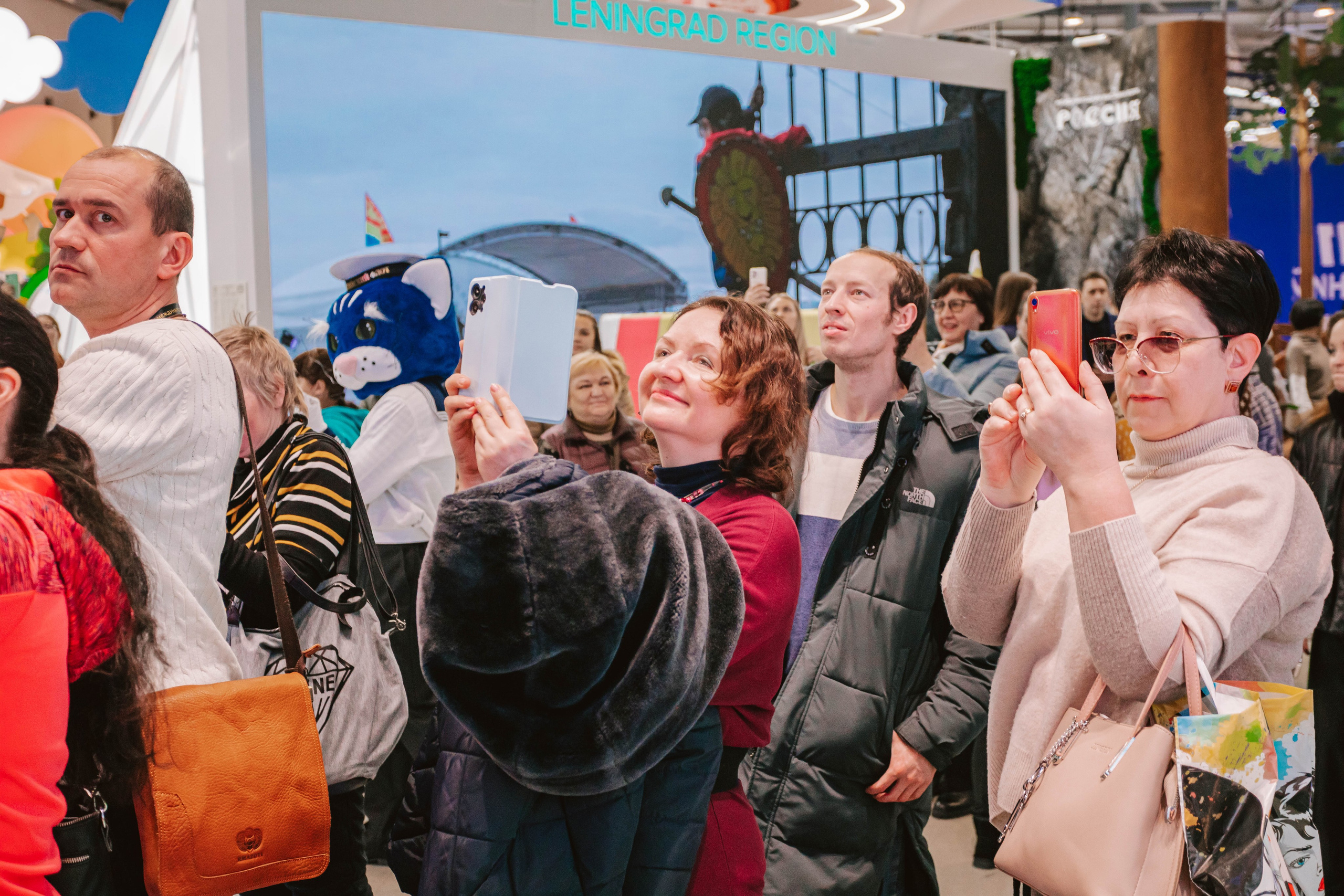 ПИТЕР БЫВАЕТ СОЛНЕЧНЫМ