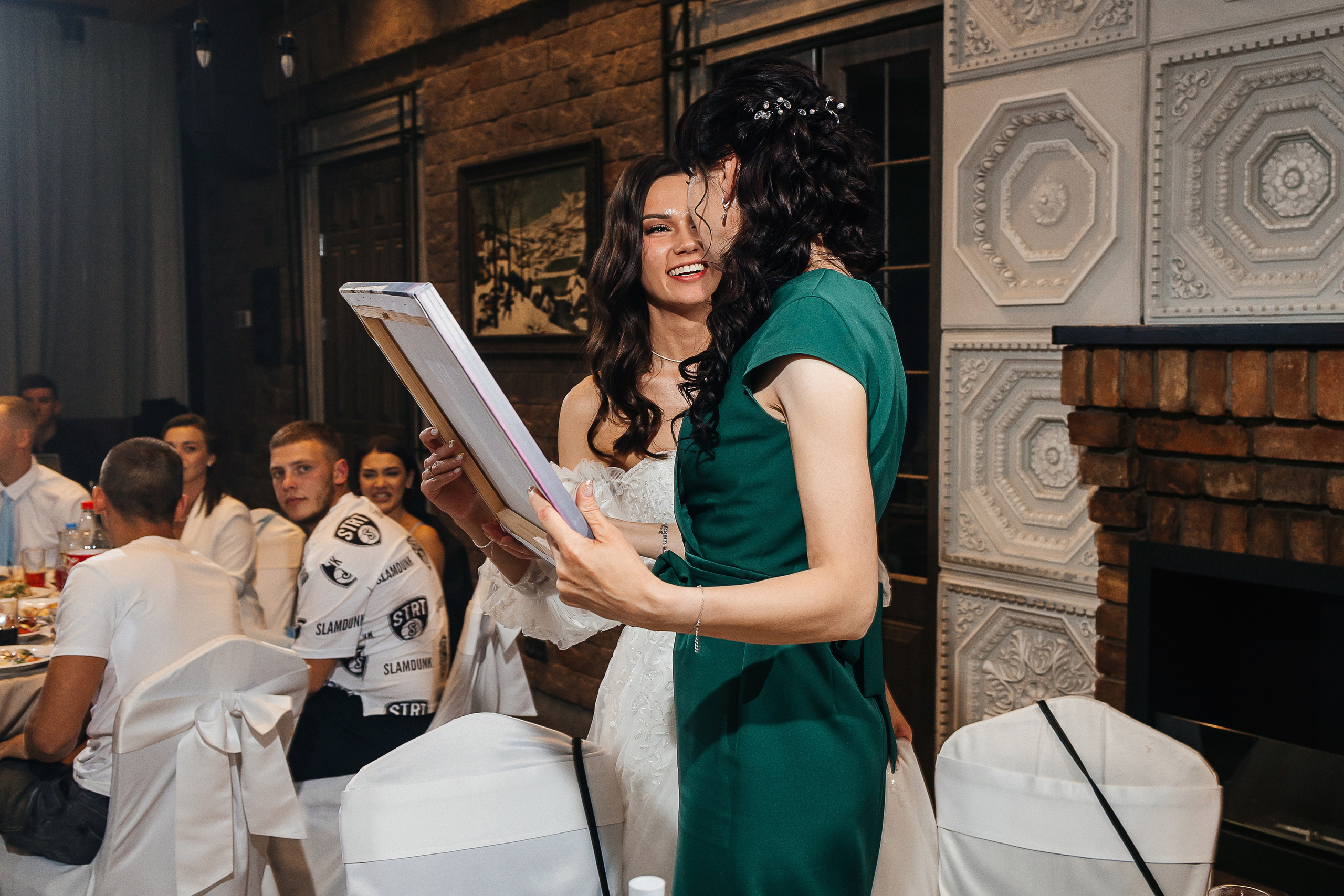 Волшебное утро невесты в номере отеля. Олег Сверчков | Свадебный фотограф Вологда