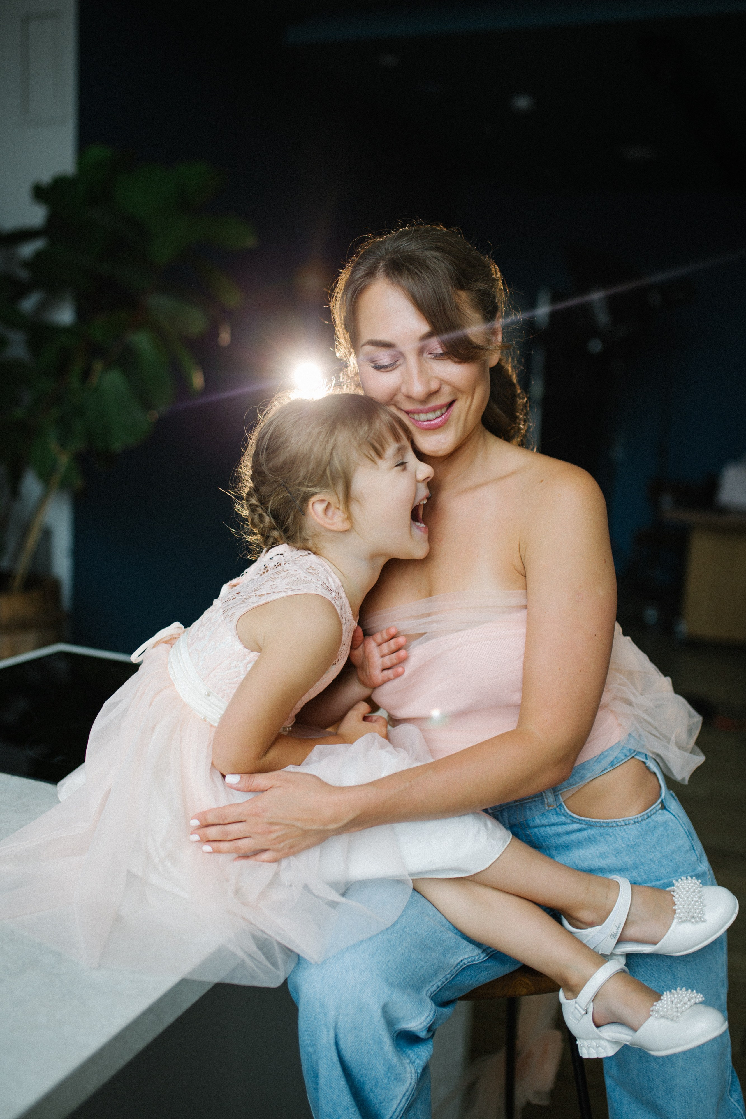 Купание с танцами на столе. Фотограф Оля Батист