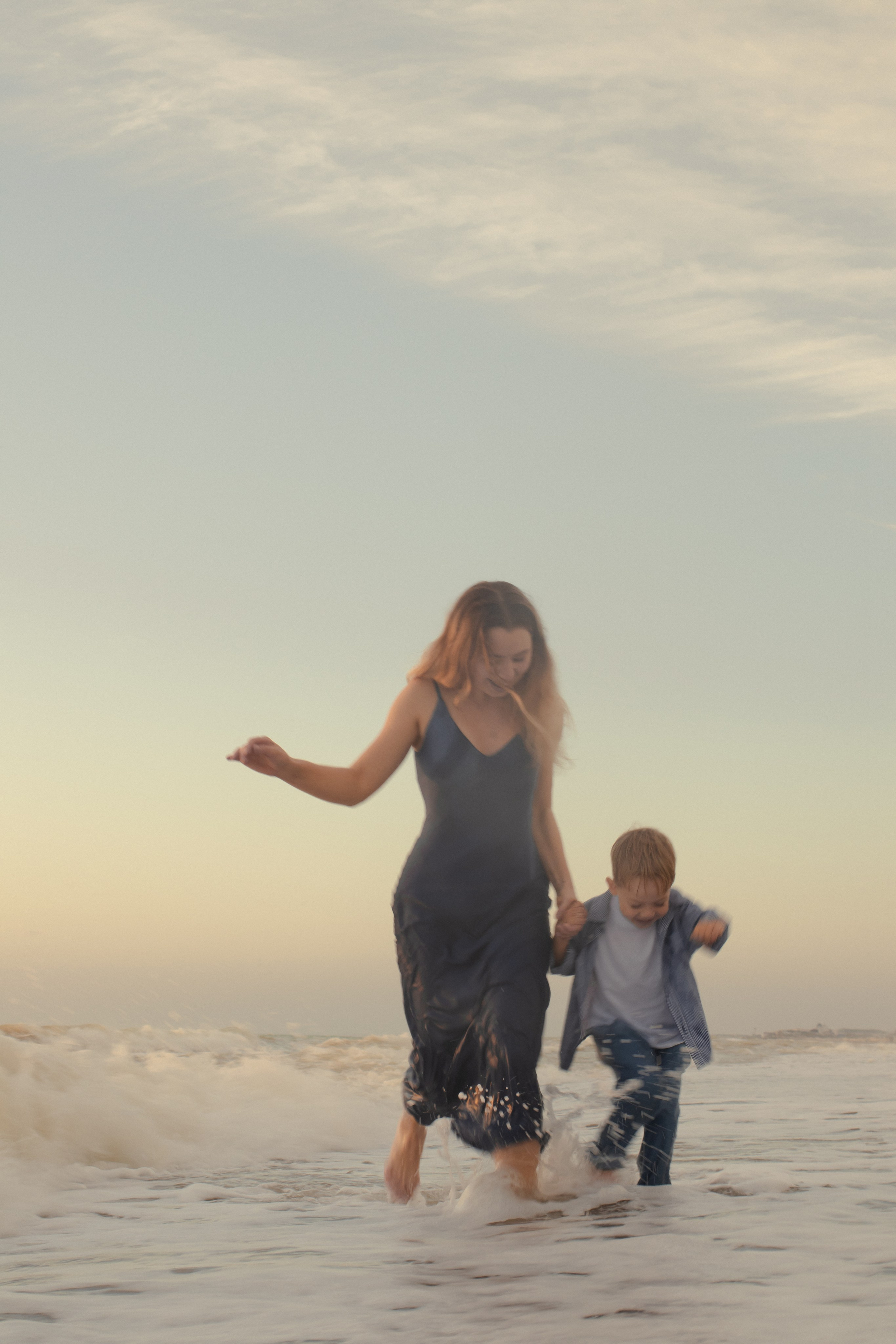 Катя и Илюша на пляже. Главная