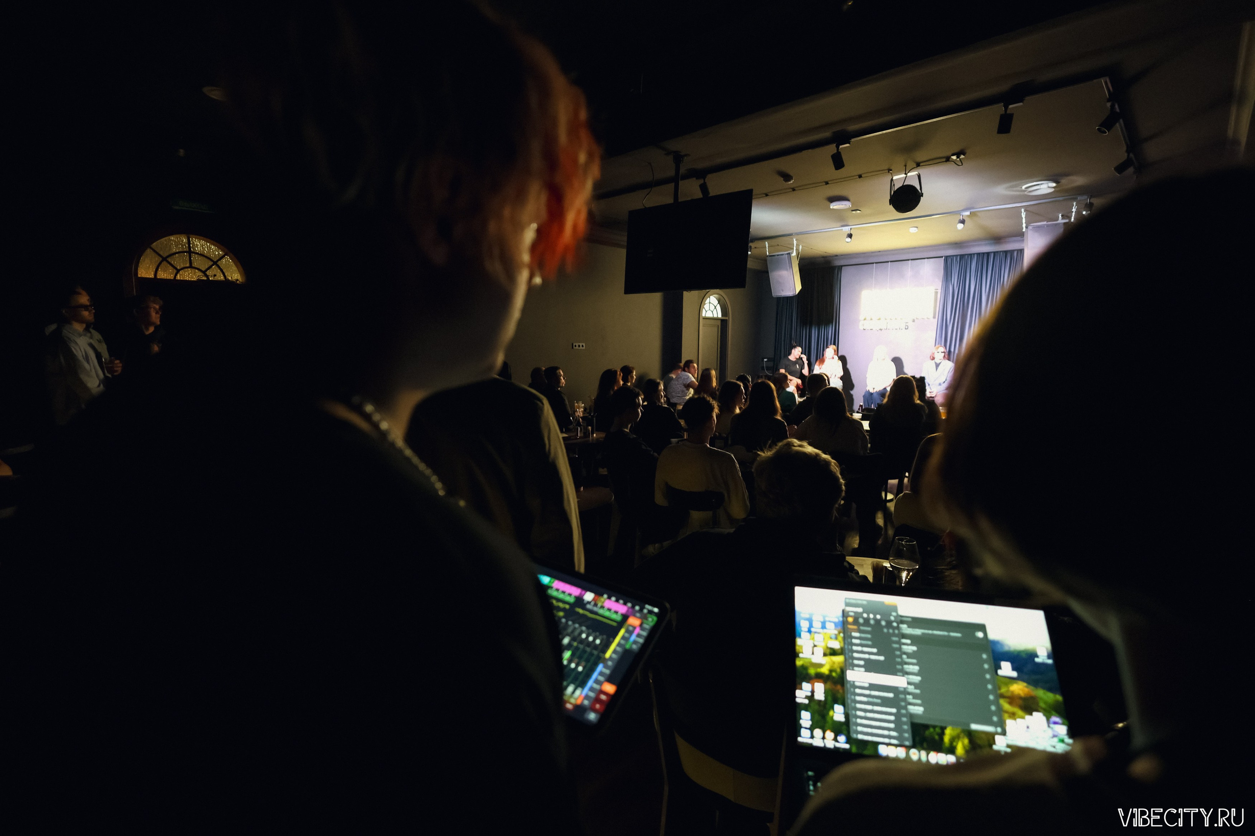 Стендап клуб Локация. VIBECITY.RU Вайб Сити Ру Фоторепортажи Фотоотчеты Калининград