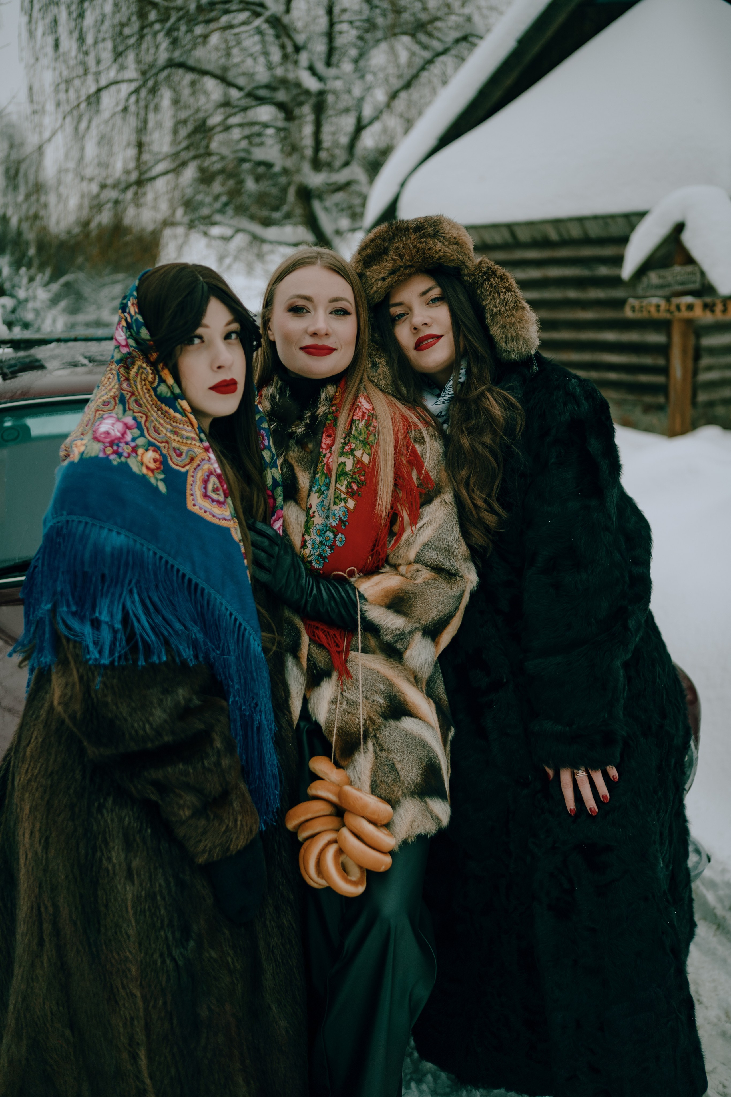 Звенит январская вьюга. Главная