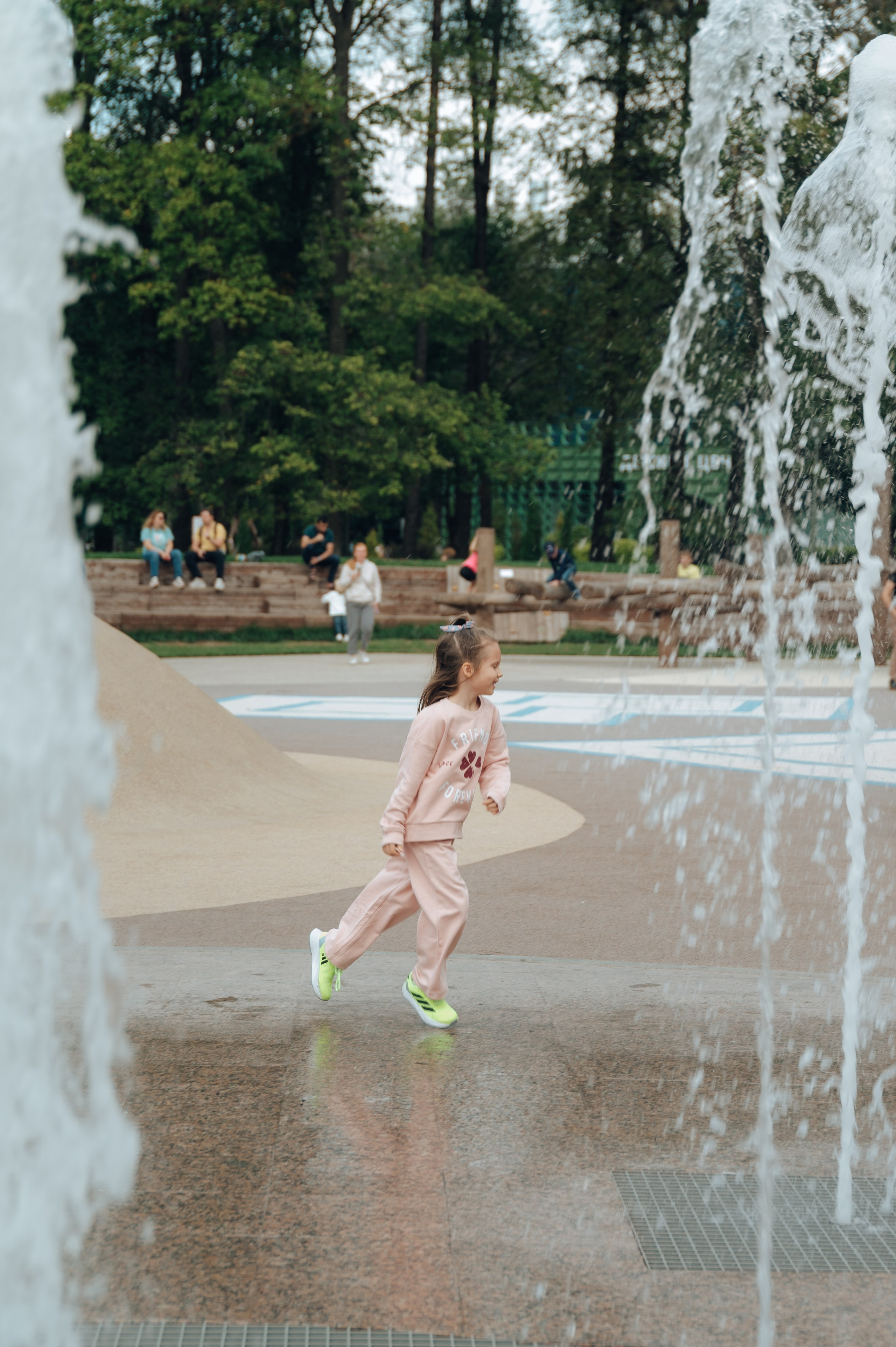 Трое в парке и меховой шар. Детский и семейный фотограф Катерина Мишина
