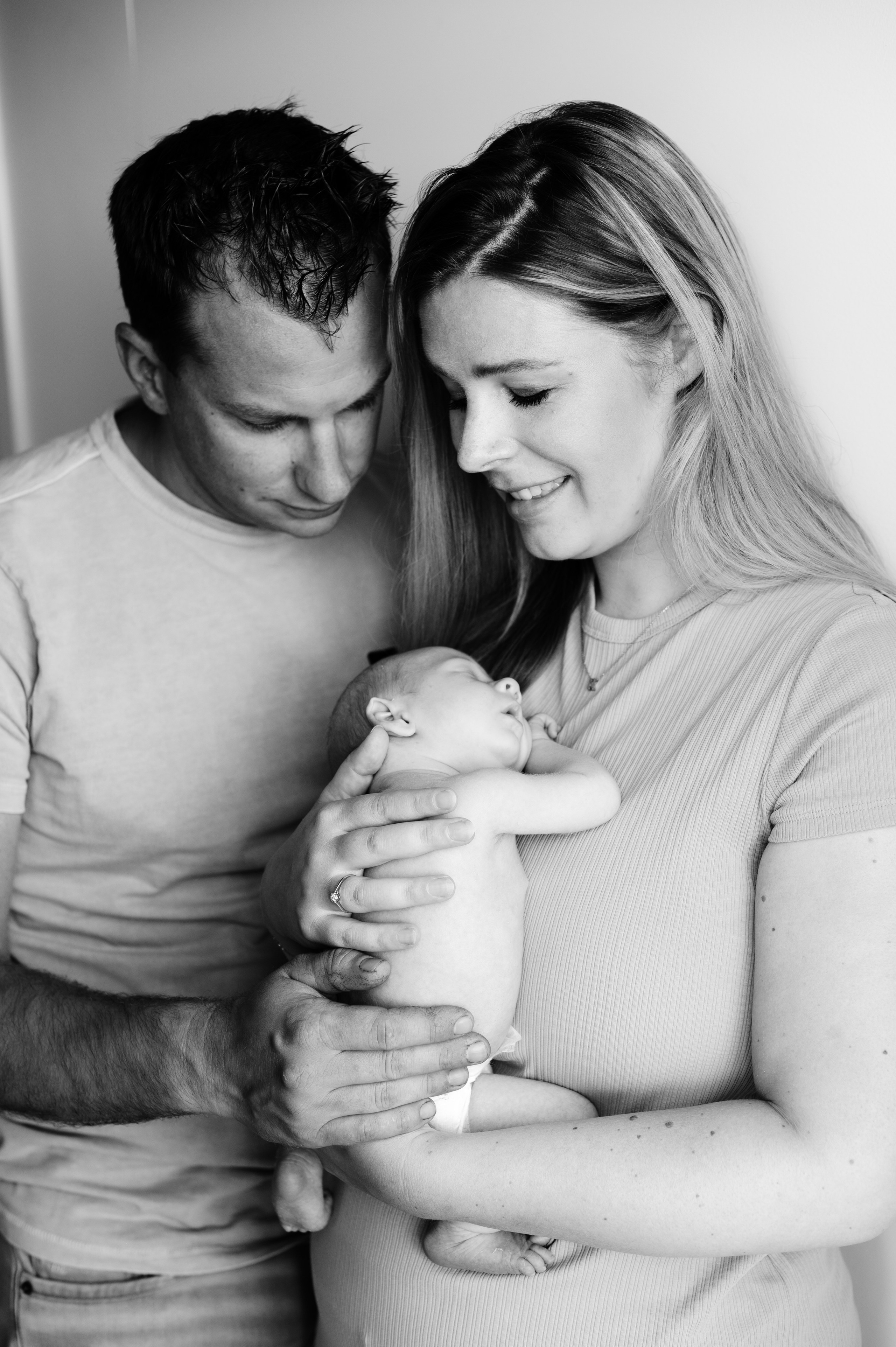 Lifestyle nyföddfotografering i Halmstad. Bröllops- och familjefotograf i Halmstad | Valentina