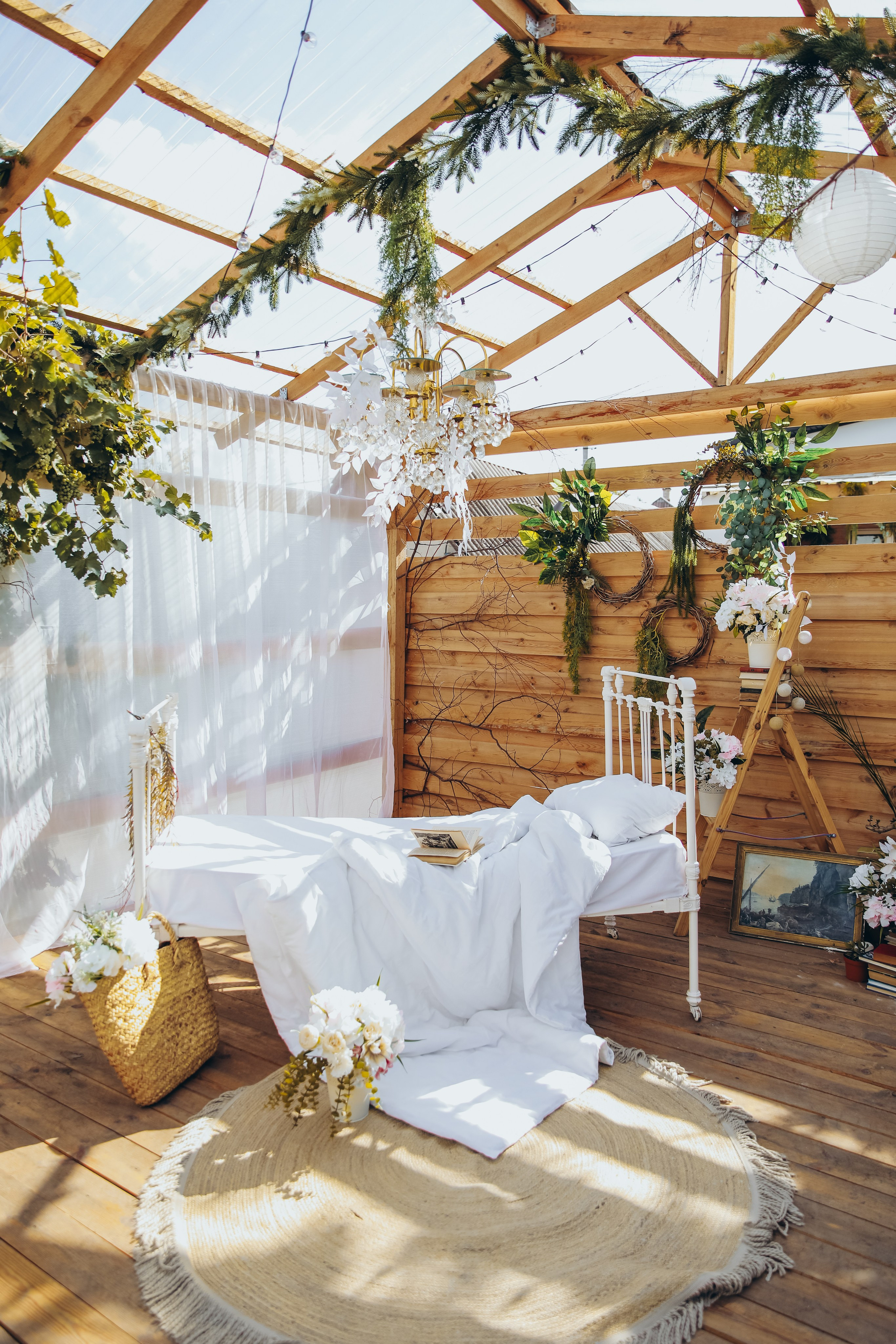 Уличная локация «Лесной дом». Фотостудия в Мариуполе «Берлога»