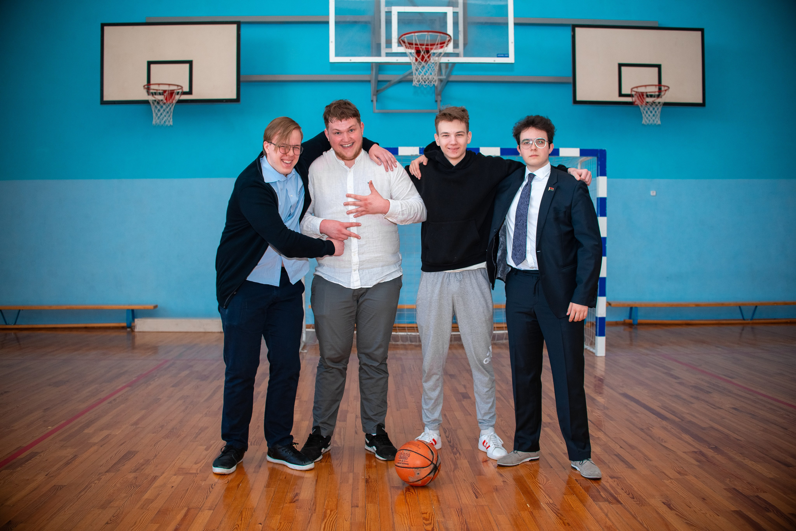 Выпускные альбомы 11 класс. Семейный фотограф на выписку из роддома и крещение Минск Настя Гришук