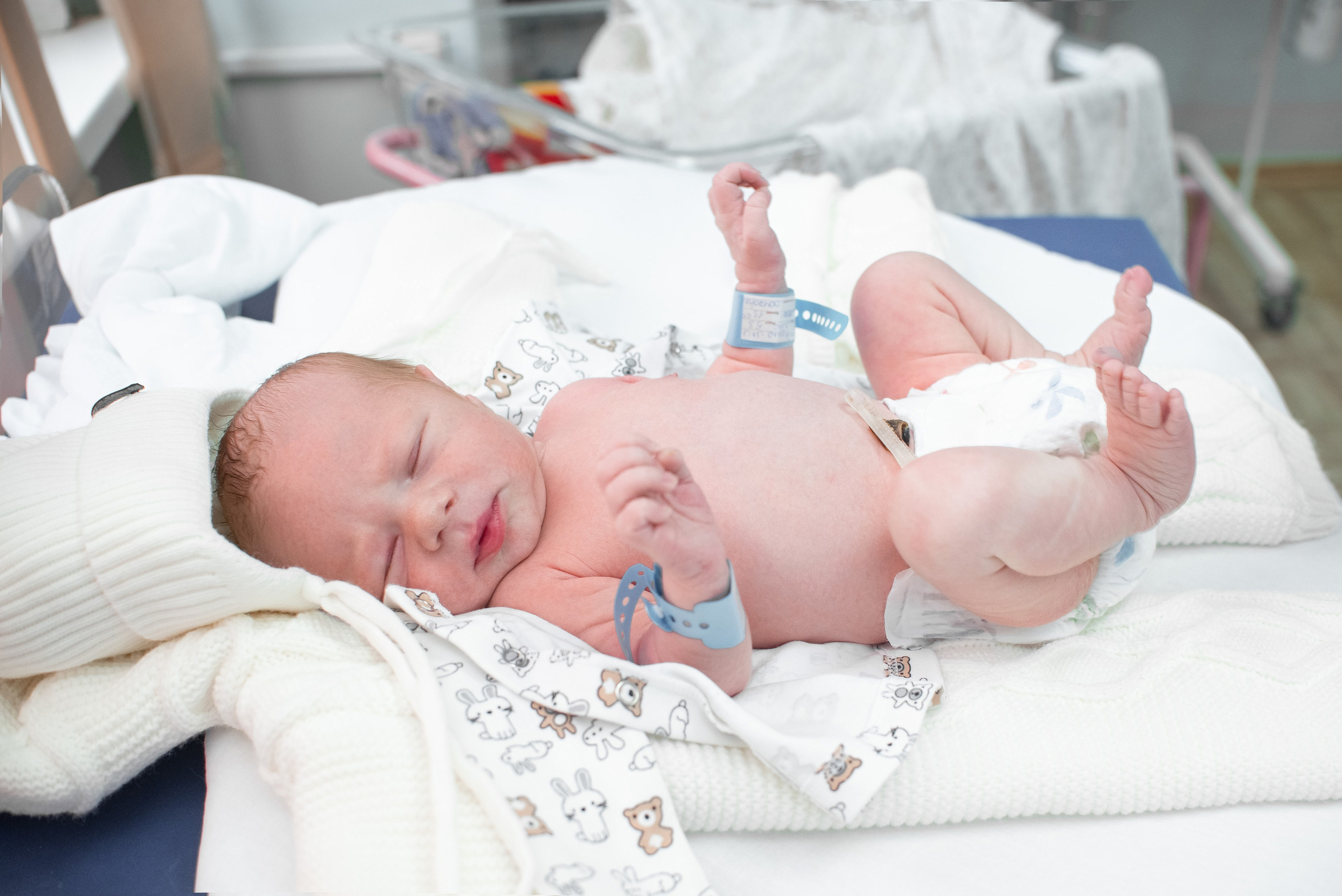 Выписка Егора Областной роддом. Семейный фотограф на выписку из роддома и крещение Минск Настя Гришук