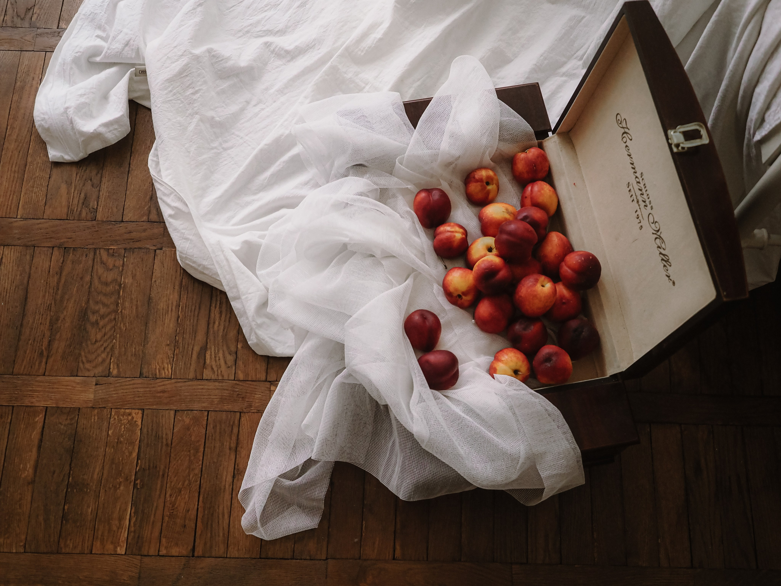 Утро и аромат персиков. Фотограф Рязань. Семейный Свадебный фотограф