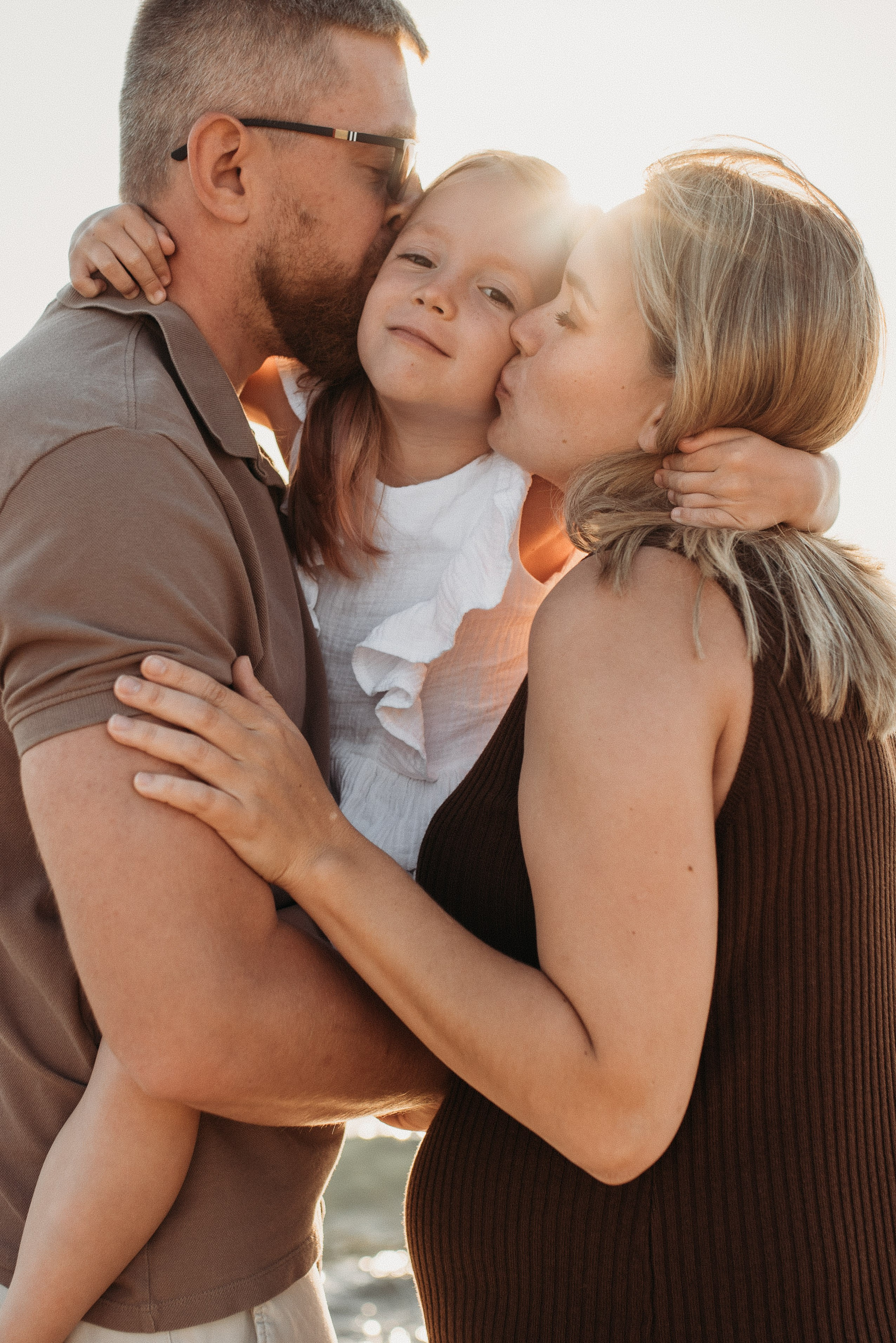 Семейная фотосессия в Головинке на берегу моря на закате. Фотограф в Сочи — Маргарита Поганова