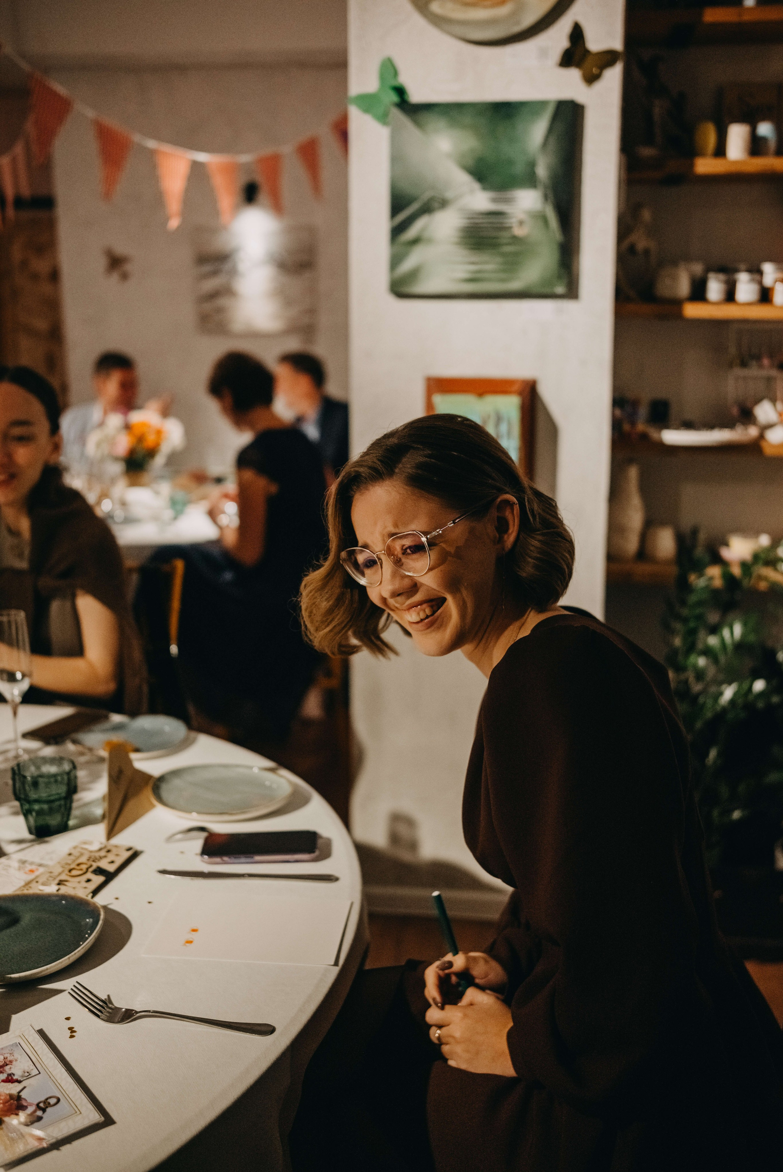 Годовщина свадьбы в кафе. Портретный и свадебный фотограф в Тбилиси • xeniqo