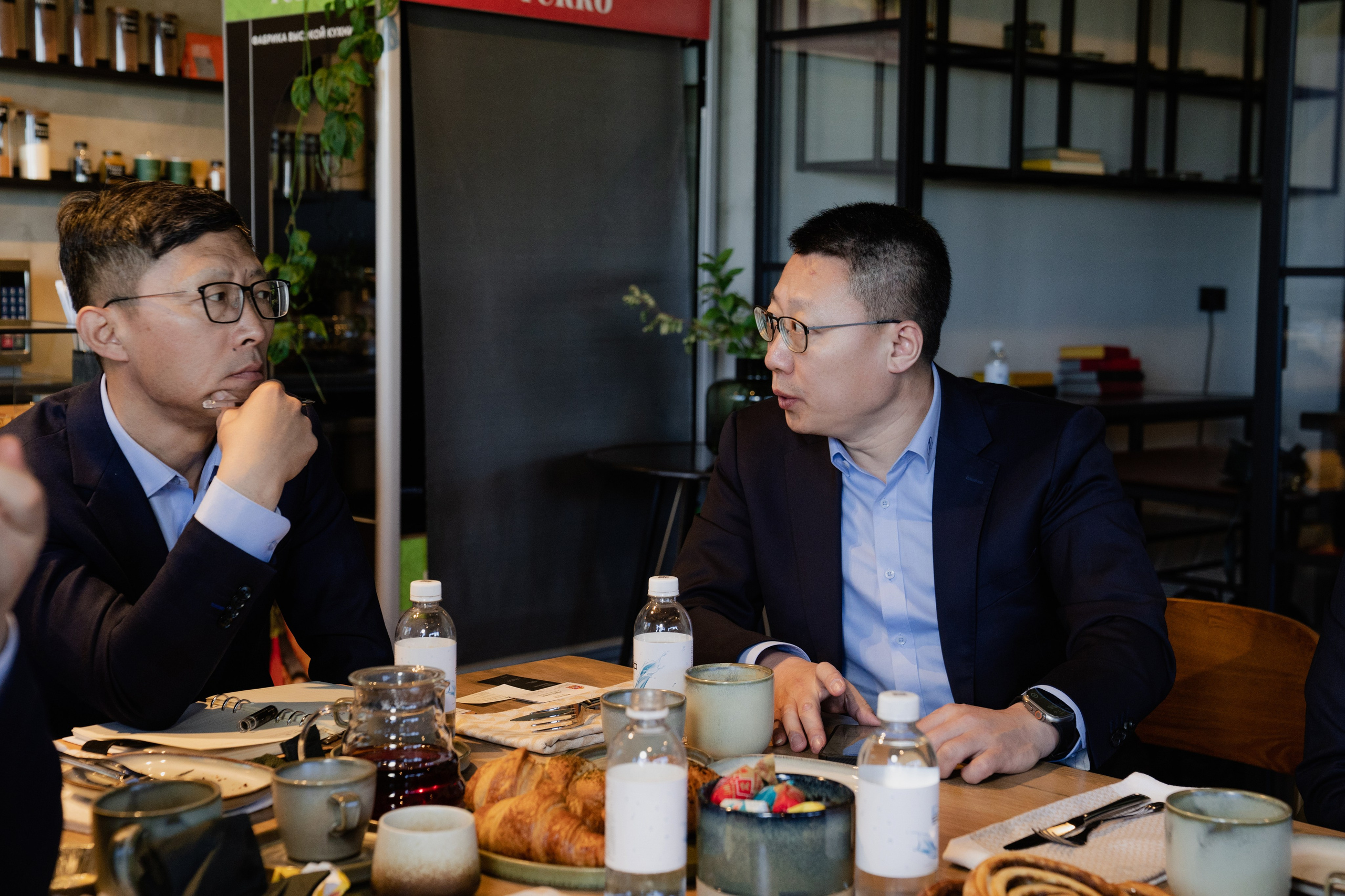 Деловая встреча. Yankovski_001