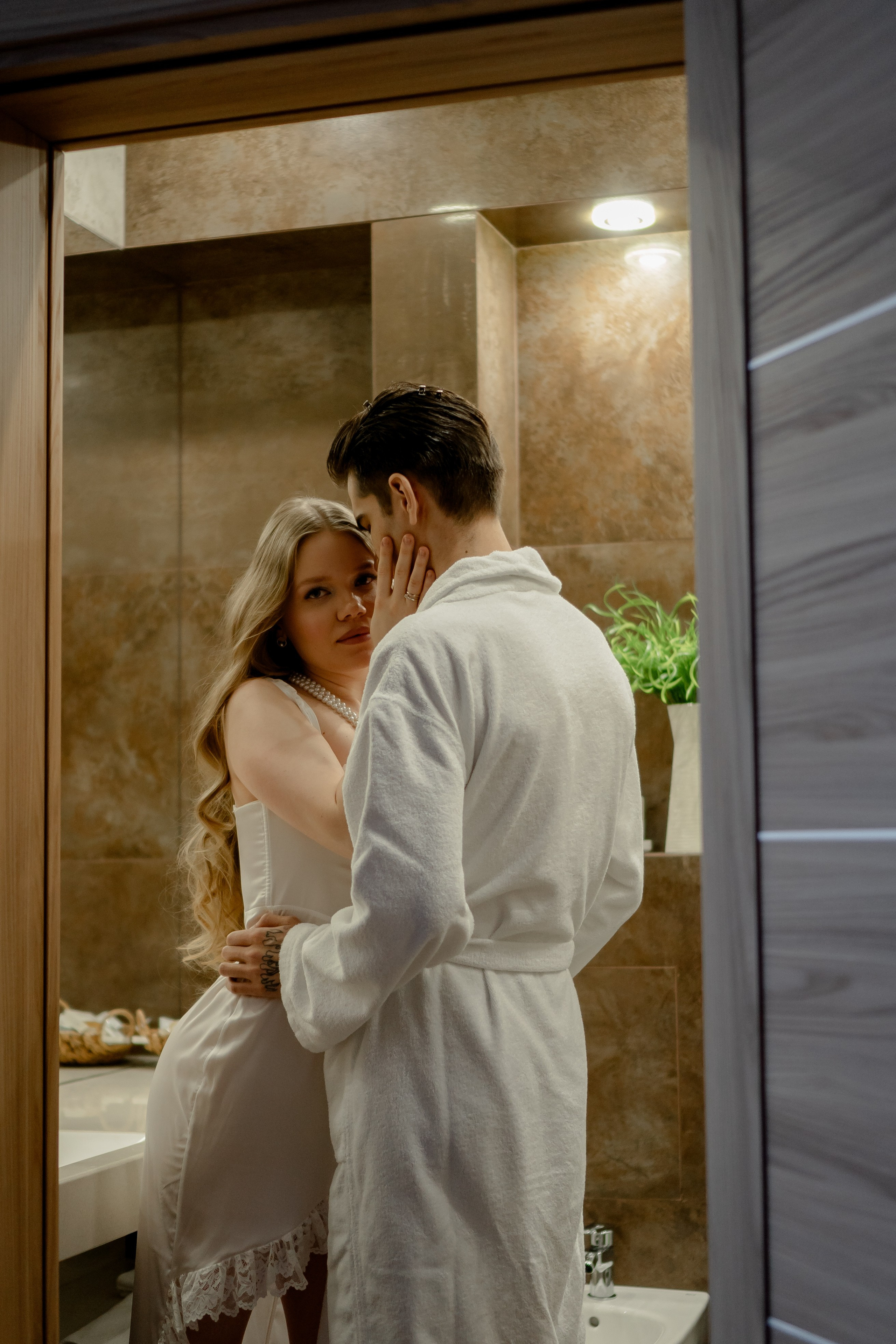 СВАДЕБНАЯ СЬЕМКА СБОРОВ В ОТЕЛЕ И ВЫЕЗД НА ЦЕРЕМОНИЮ (СНЯТО В СИБИРЕ В НИЖНЕВАРТОВСКЕ). Профессиональный фотограф, Санкт-Петербург — Виктория Богомолова