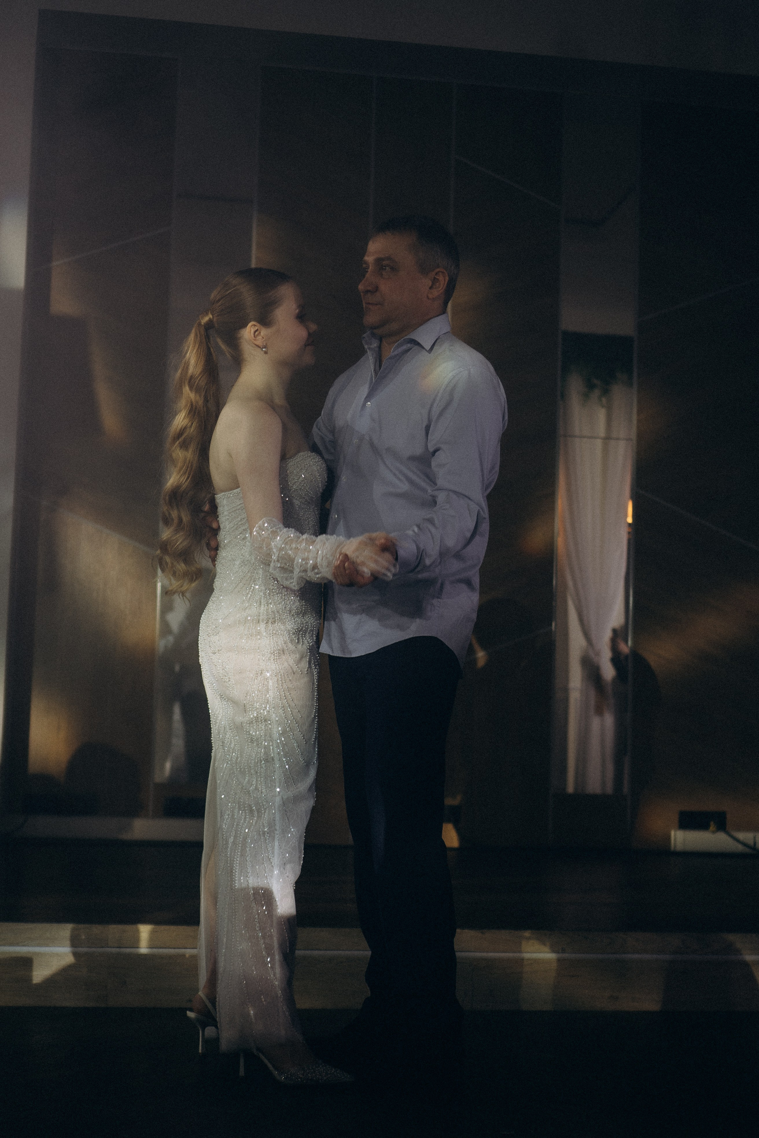 ТАНЕЦ С ПАПОЙ СВАДЕБНМ БАНКЕТЕ (СНЯТО В СИБИРЕ В НИЖНЕВАРТОВСКЕ). Профессиональный фотограф, Санкт-Петербург — Виктория Богомолова