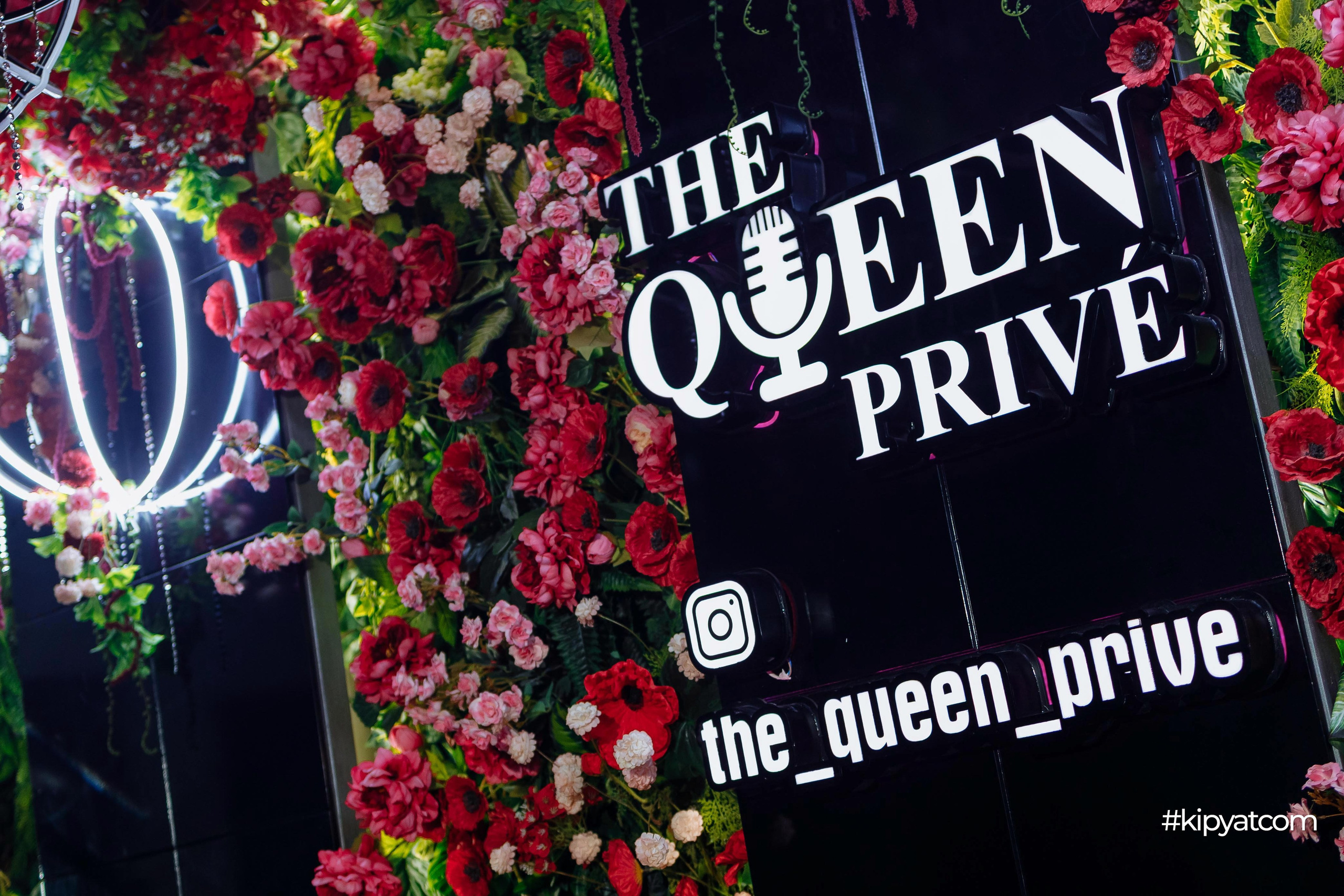 The Queen Prive