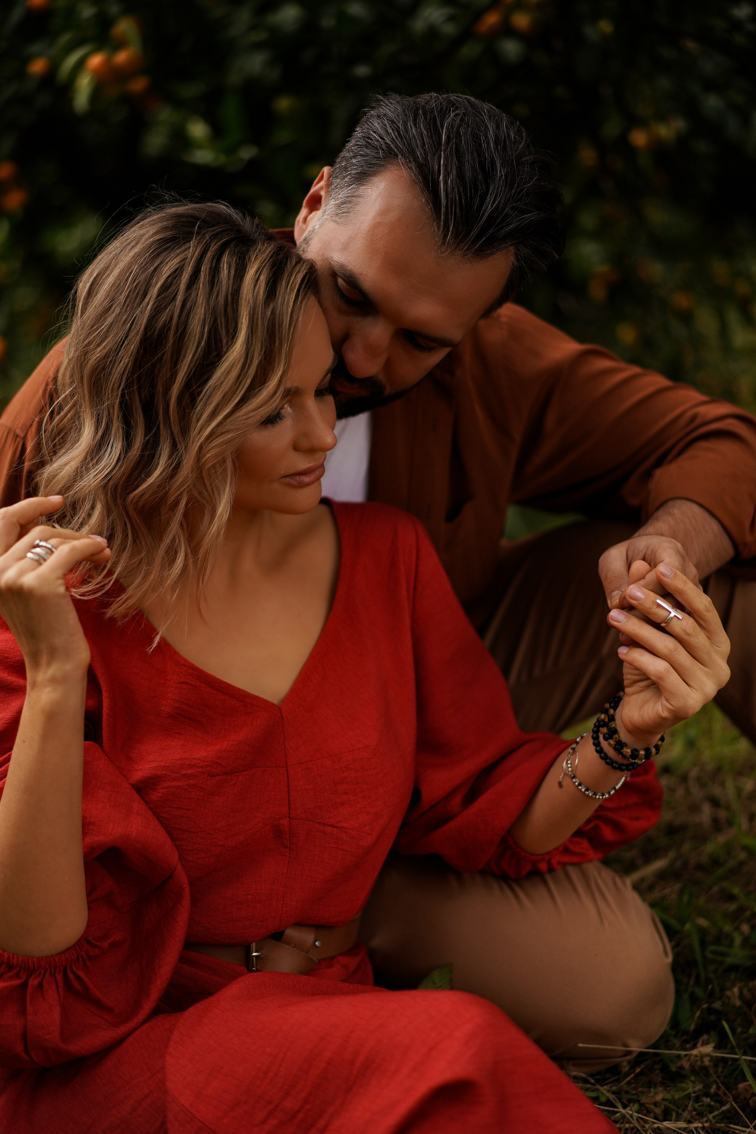 Lovestory на плантации с мандаринами в Абхазии. Фотограф Москва и Видеограф Москва