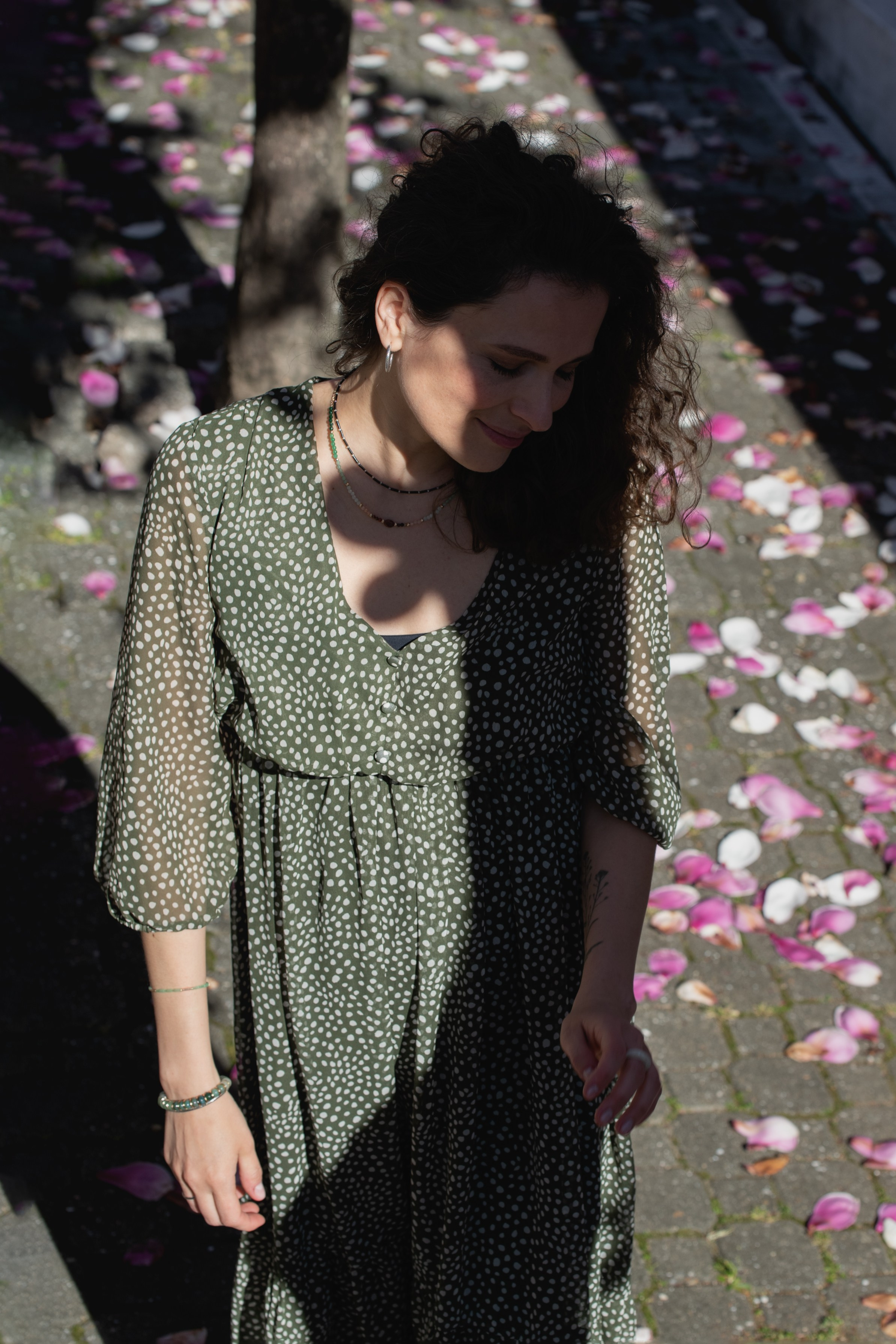 MARIA with Magnolias. Anastasiia Antoniuk portrait, family and couple photographer, Portugal