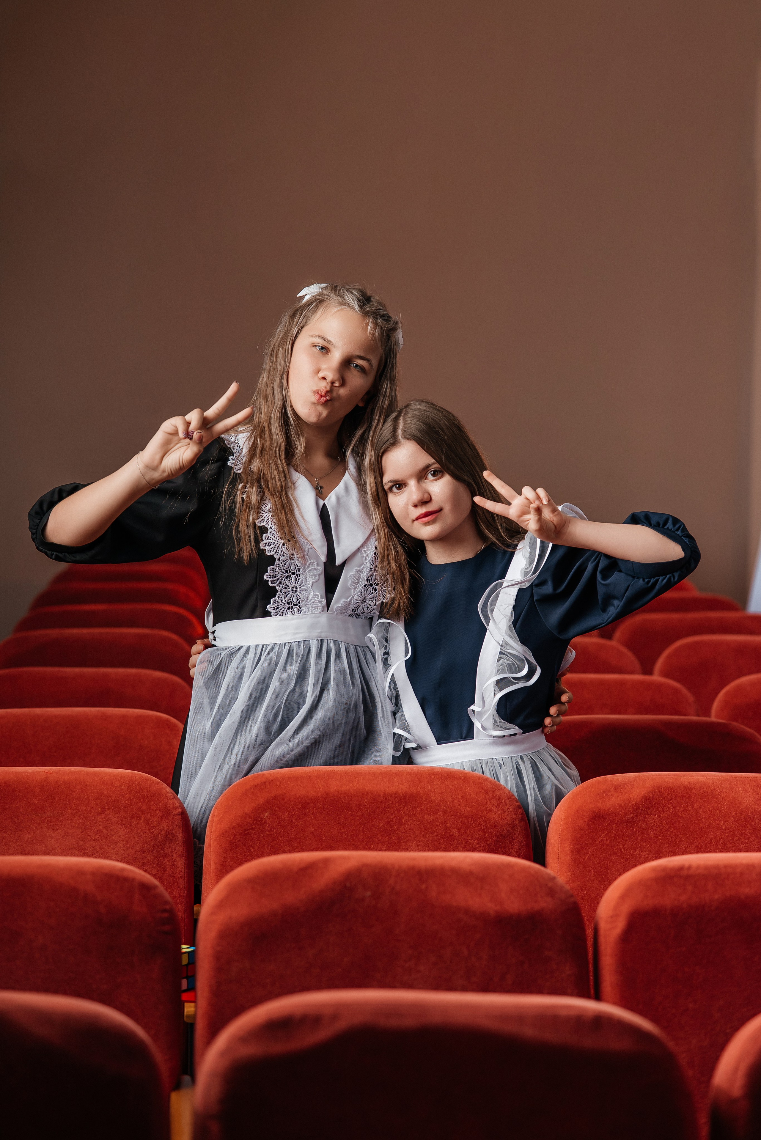 Классическая классика. Школьный фотограф в Валуйках. Фотосессии для выпускников и изготовление выпускных альбомов в городе Валуйки и в Белгородской области