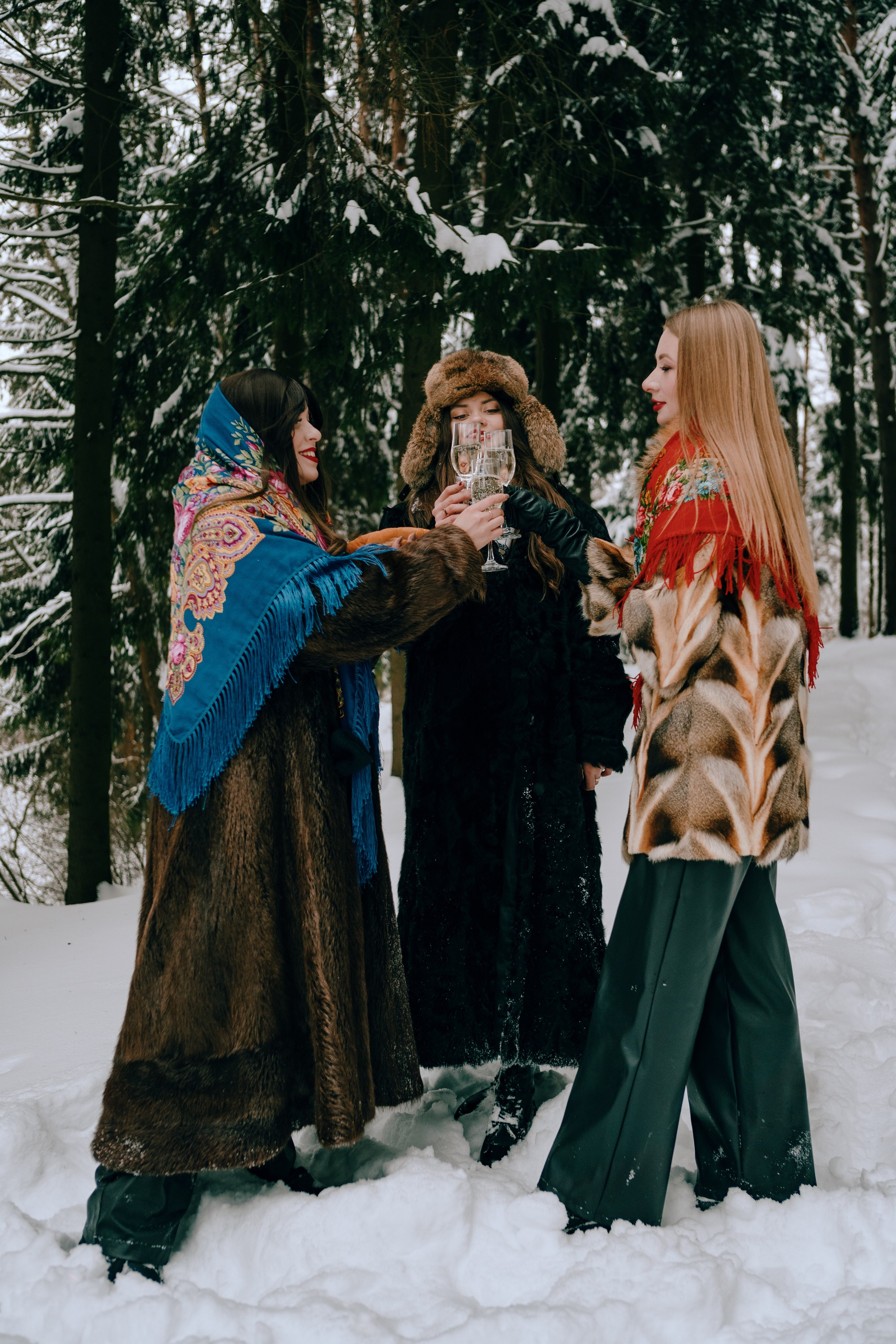 Звенит январская вьюга. Главная