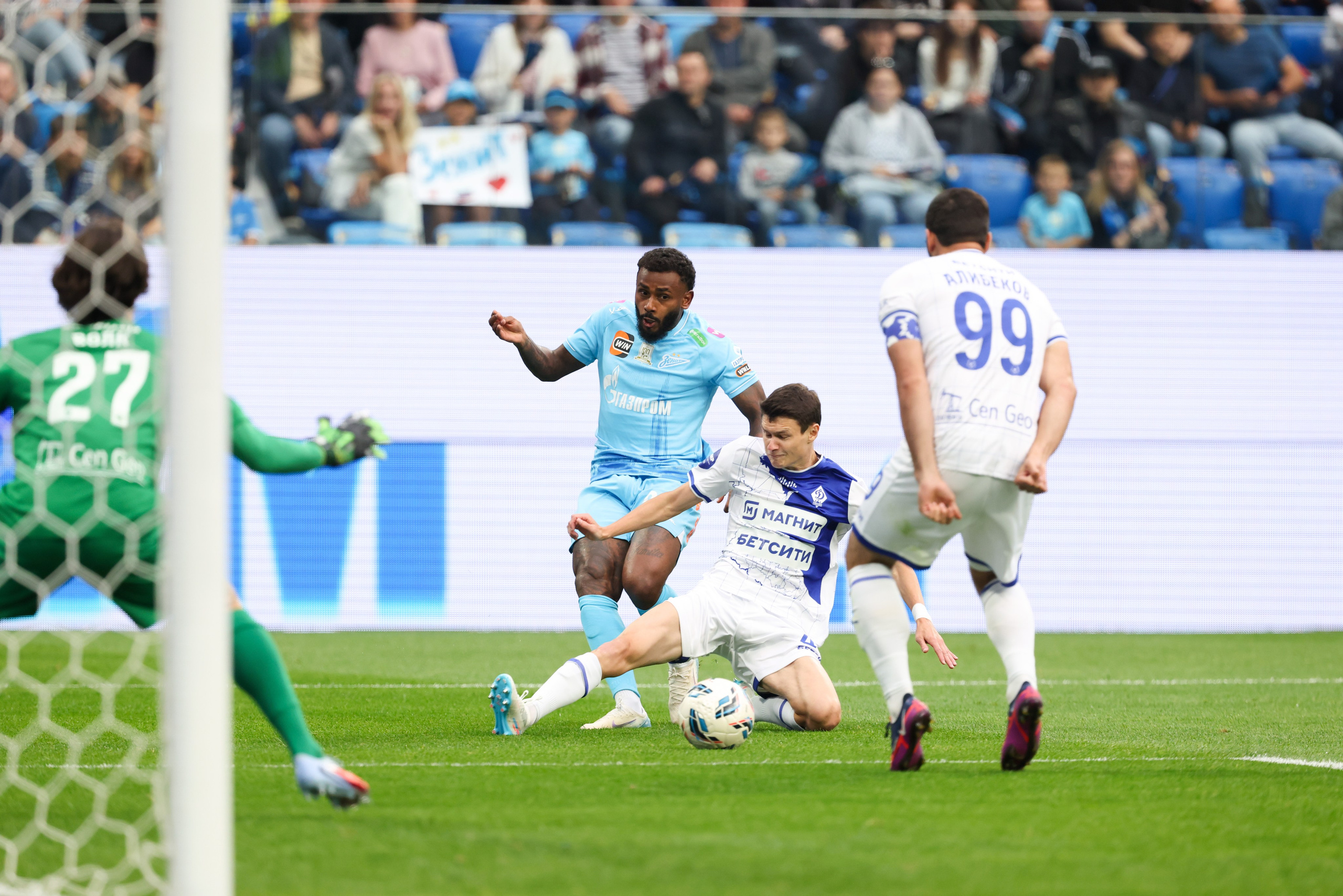 ФК «Зенит» — ФК «Динамо» Махачкала 23.08.2025. Спортивный и репортажный фотограф Антон Тереханов