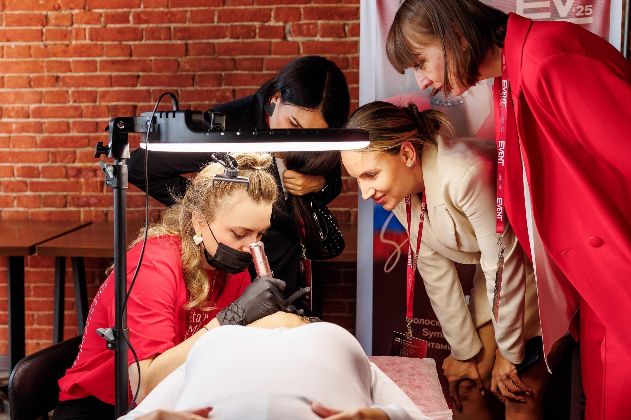 Повышение квалификации по перманентному макияжу. Студия перманентного макияжа, косметологии и массажа SYMMETRY в Москве, м. Киевская