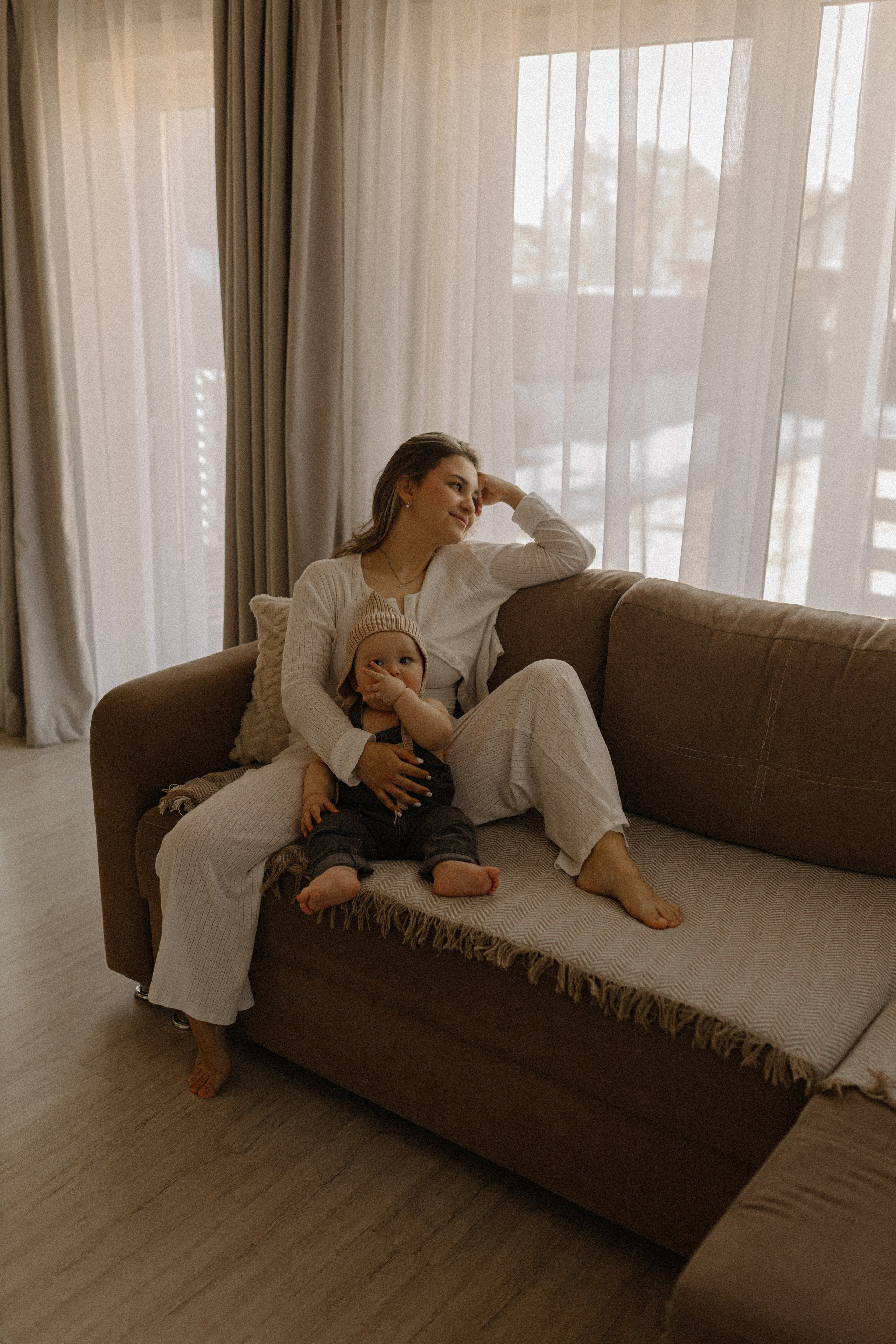 Яна и Тимофей. Домашняя съёмка. Семейный фотограф Тихвин, Санкт-Петербург и ЛО