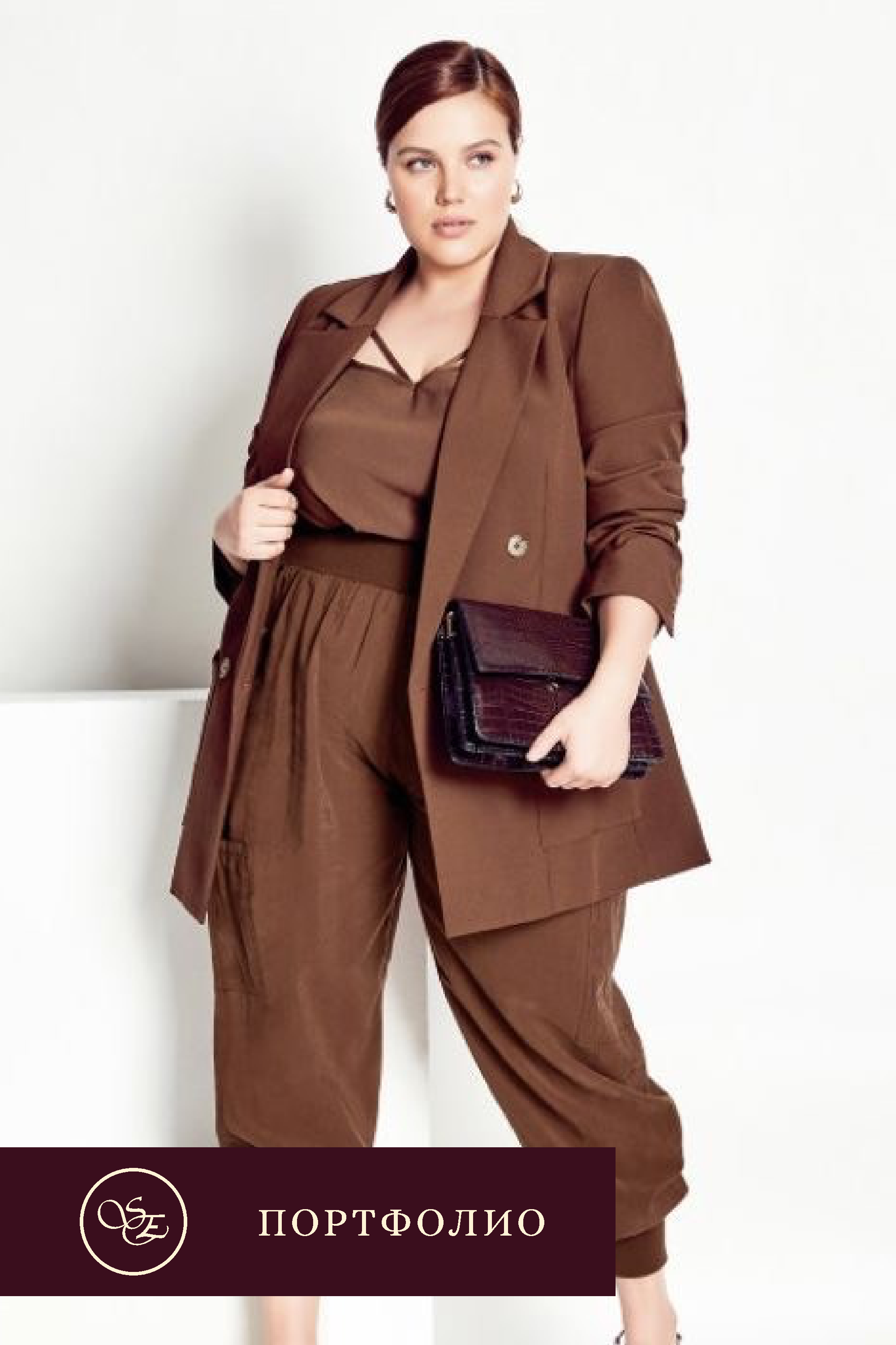 Предметное фото - утонченные женские наряды Plus Size.