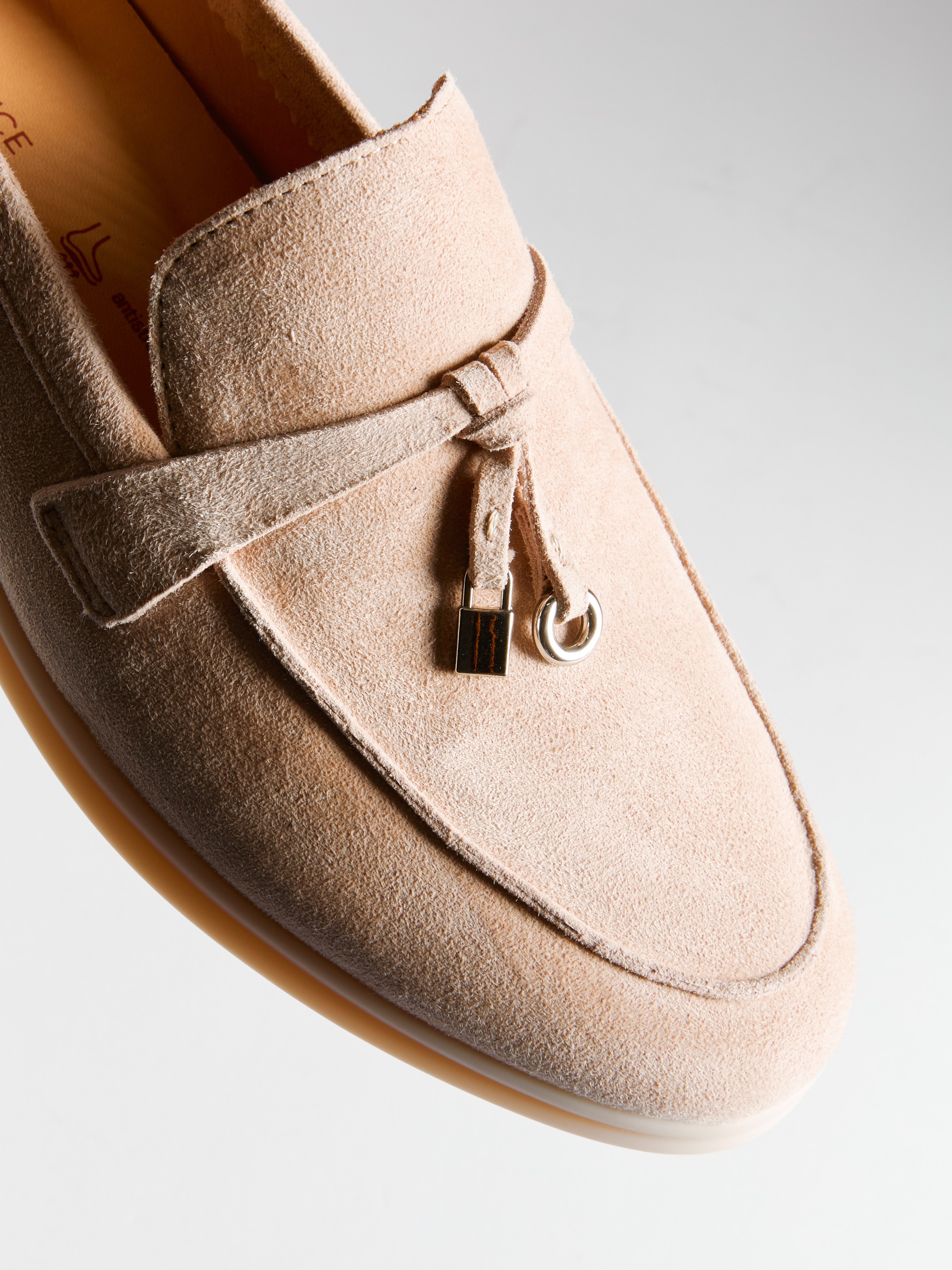 Предметный фотограф в Москве Евгений Шубин