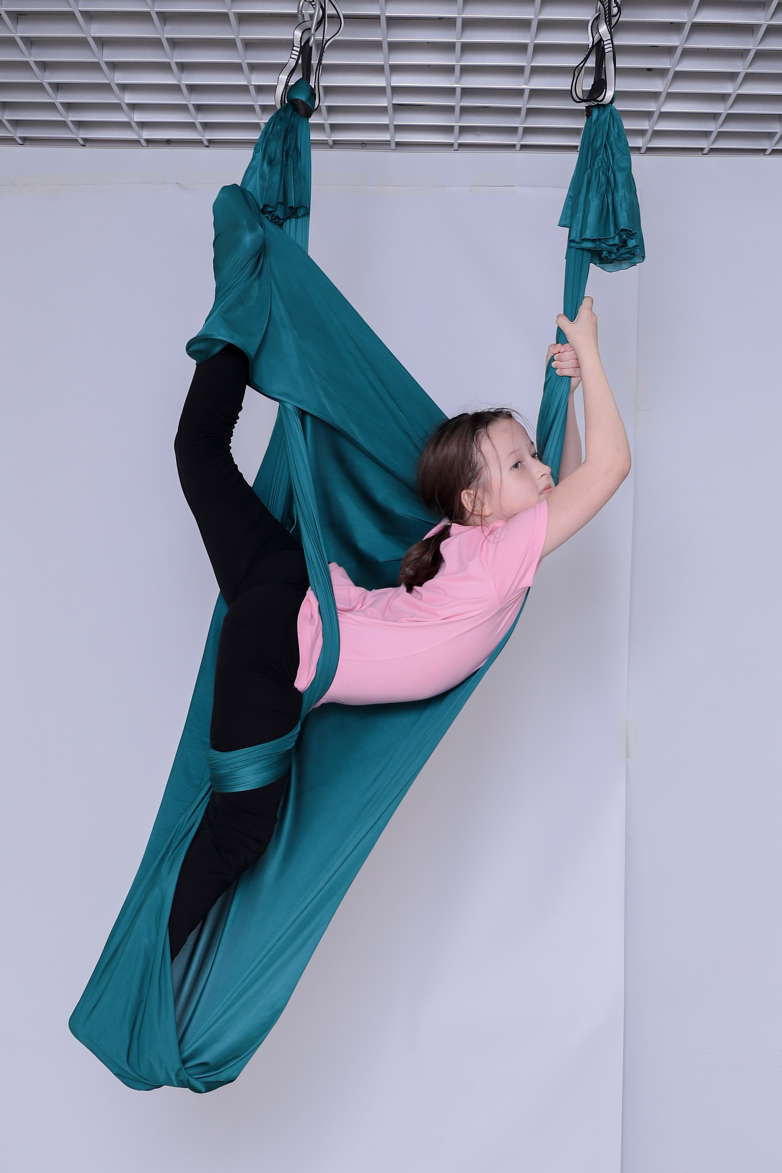 Детская аэройога. Фотограф Надршина Лилия