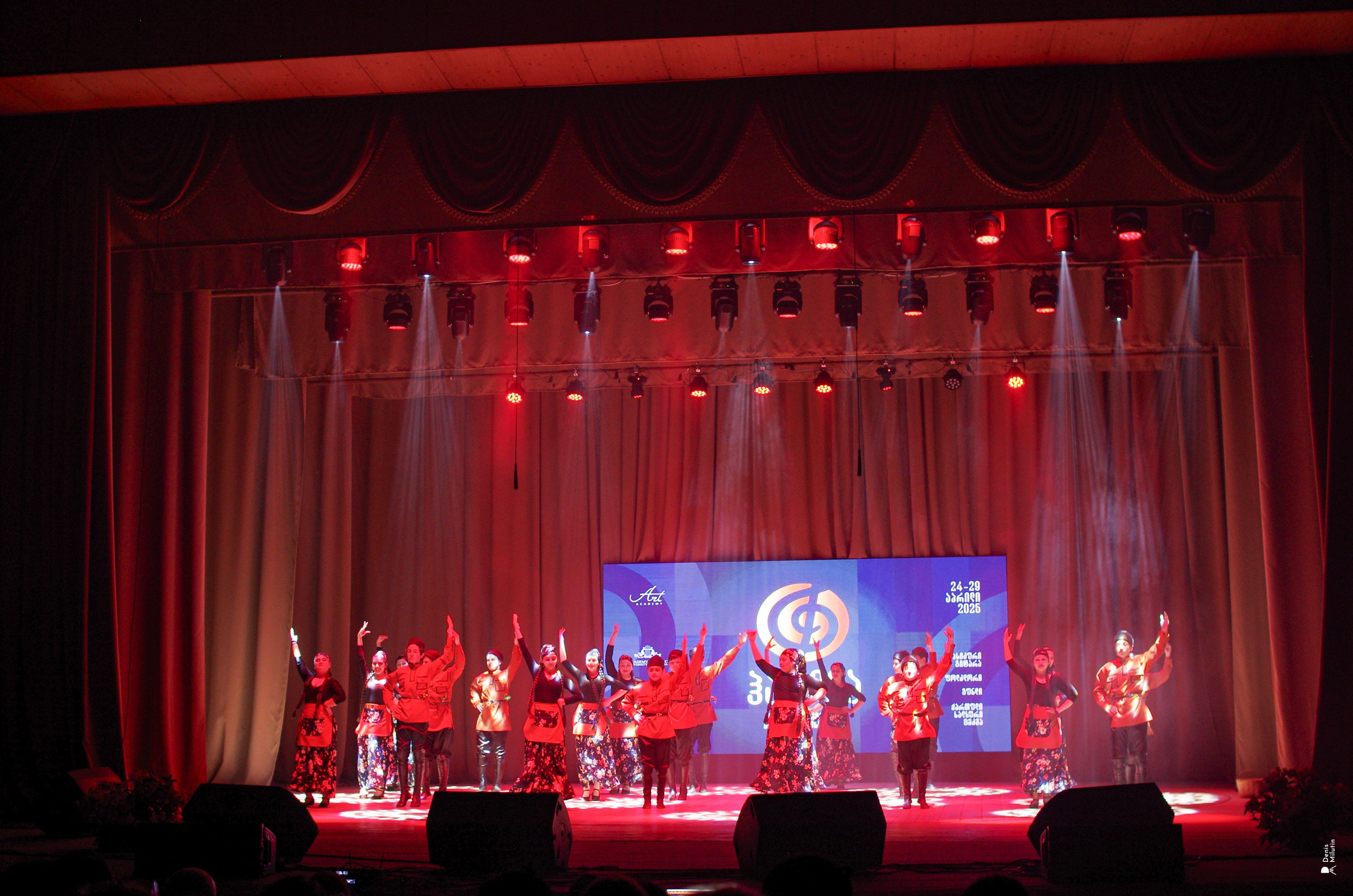 Танцы в Хоби. Портретный фотограф Денис Милютин