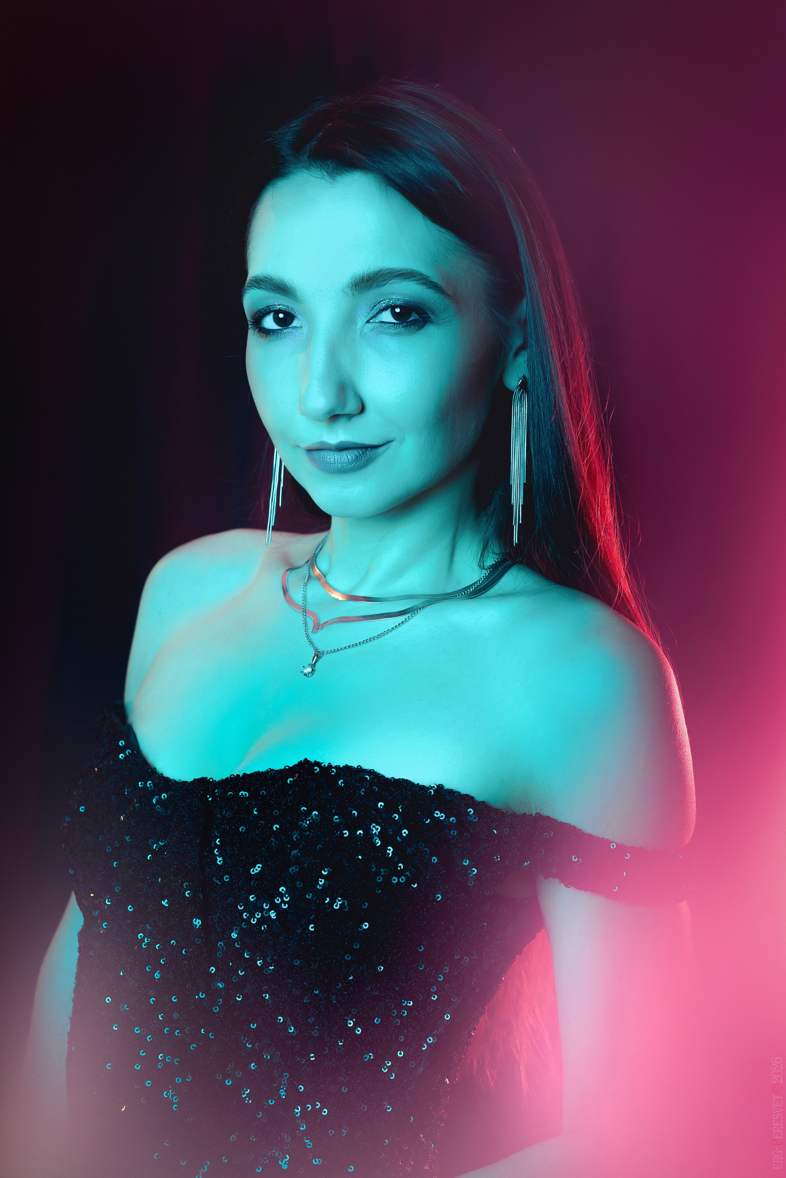 Фотосессия в студии для девушек в Москве - фотограф Сергей Пересвет. Ваш фотограф на праздник в Москве, Раменском, Жуковском, Люберцах