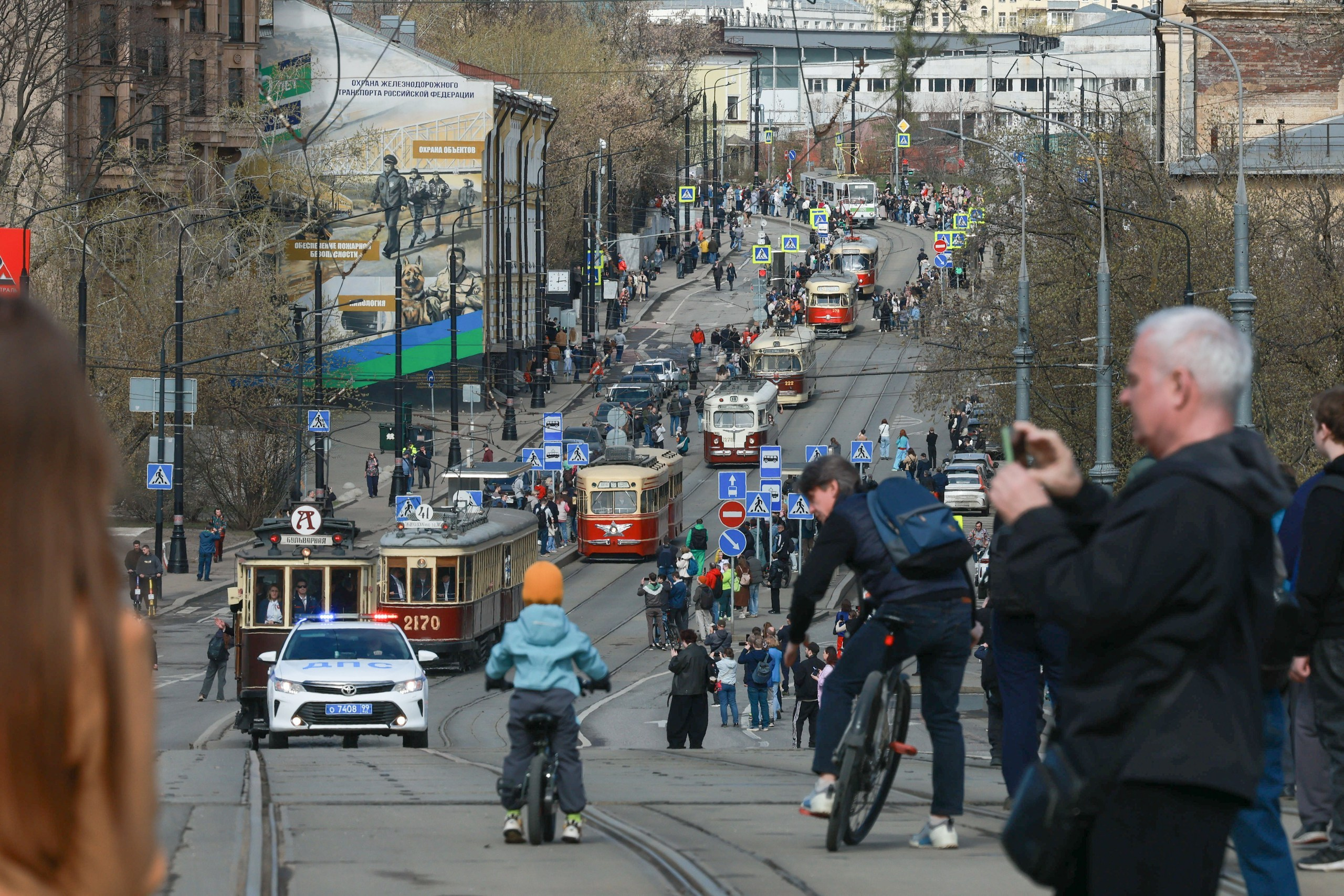 Парад трамваев. Репортажный, архитектурный, театральный и файн-арт фотограф Лена Мельникова в Москве