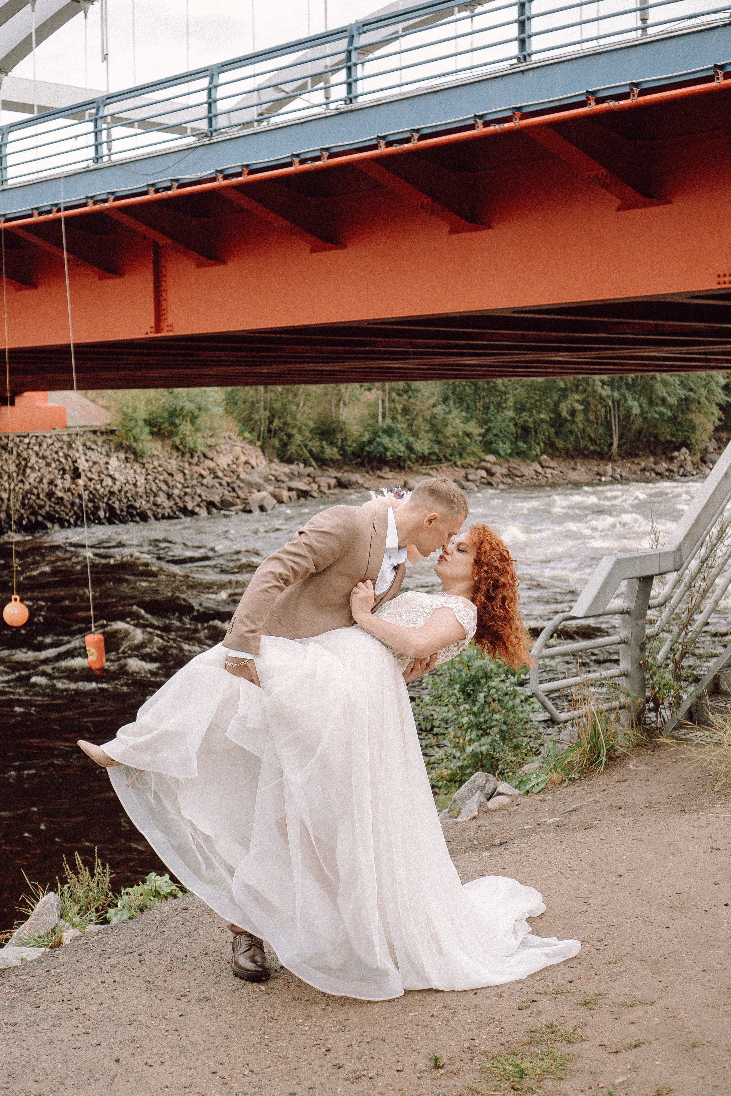 СВАДЕБНАЯ ФОТОСЕССИИЯ ПАРЫ В ГОРОДЕ ПРИОЗЕРСК В СОСНОВОМ ЛЕСУ И С ПИКАПОМ. Профессиональный фотограф, Санкт-Петербург — Виктория Богомолова