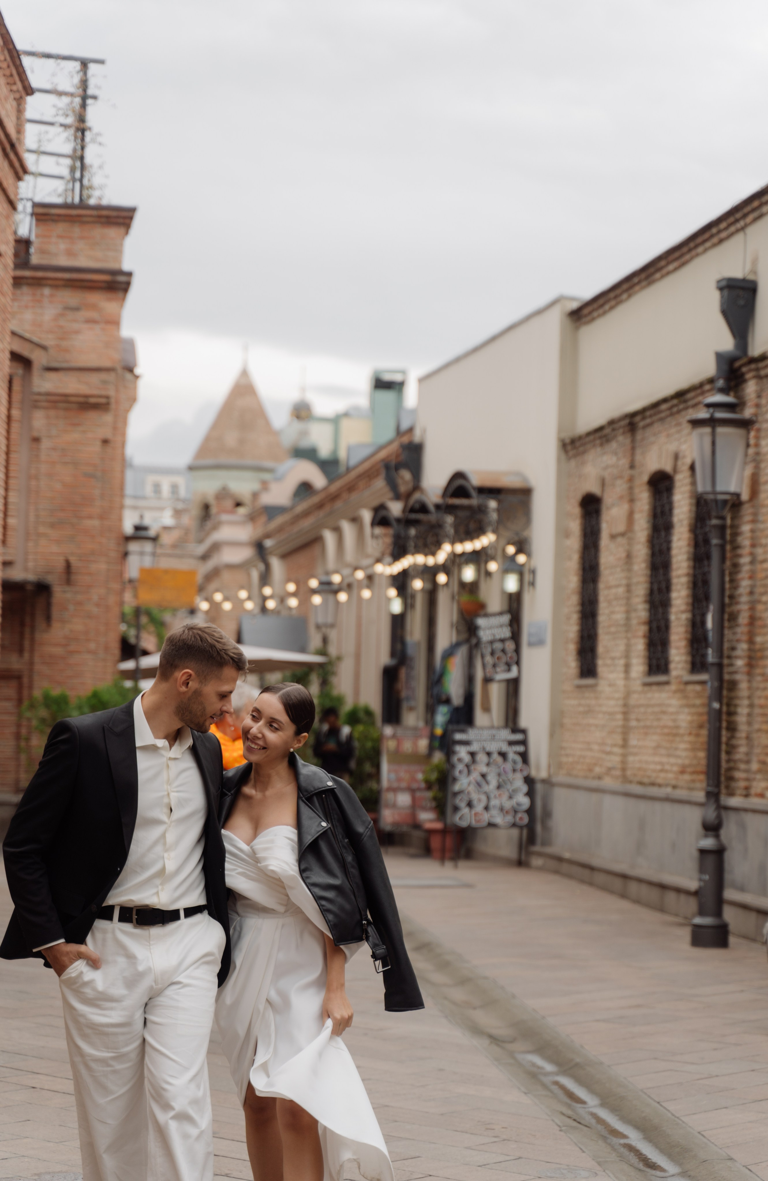 Свадебная прогулка в Тбилиси. Свадебный фотограф
