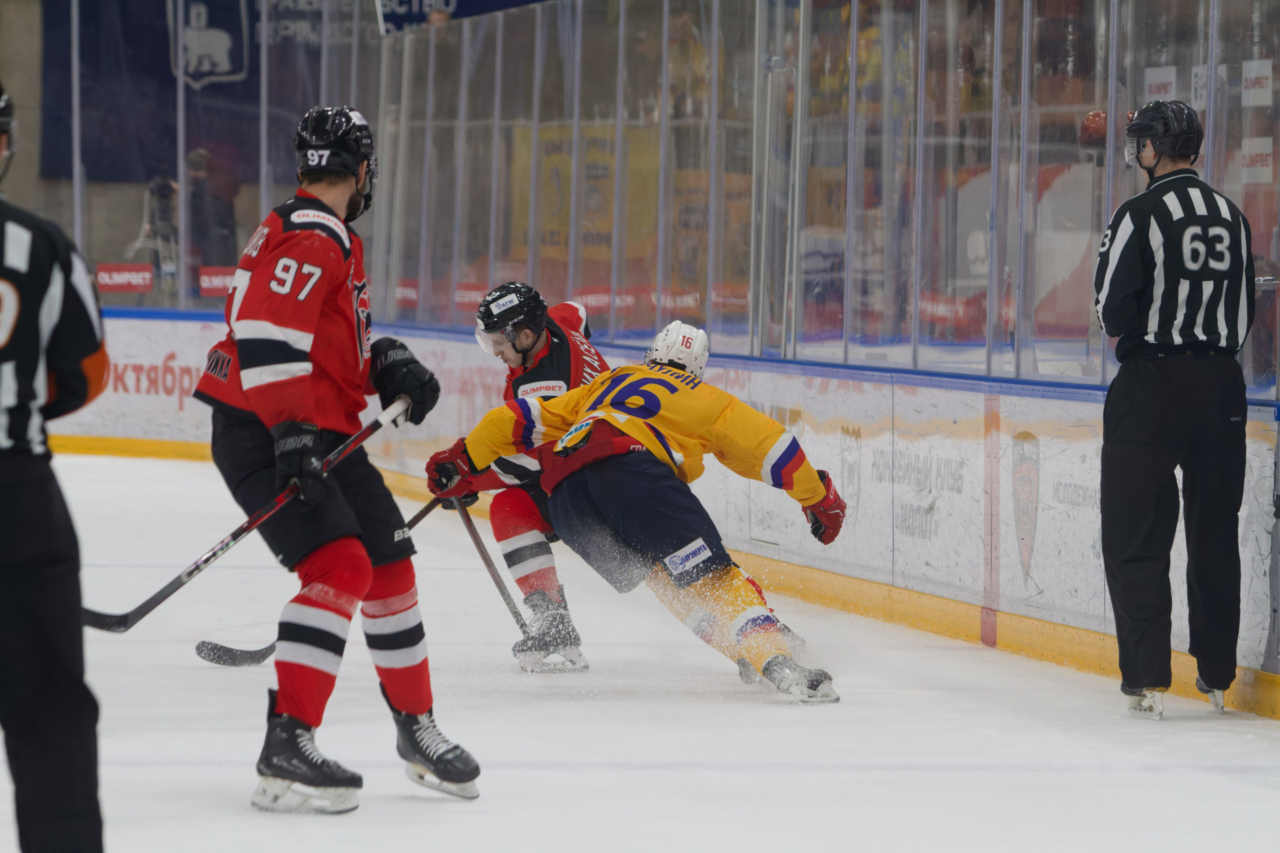 Хоккей. Молот-Химик 12.02.2025. Репортажный и спортивный фотограф в г. Пермь Зильберг Павел