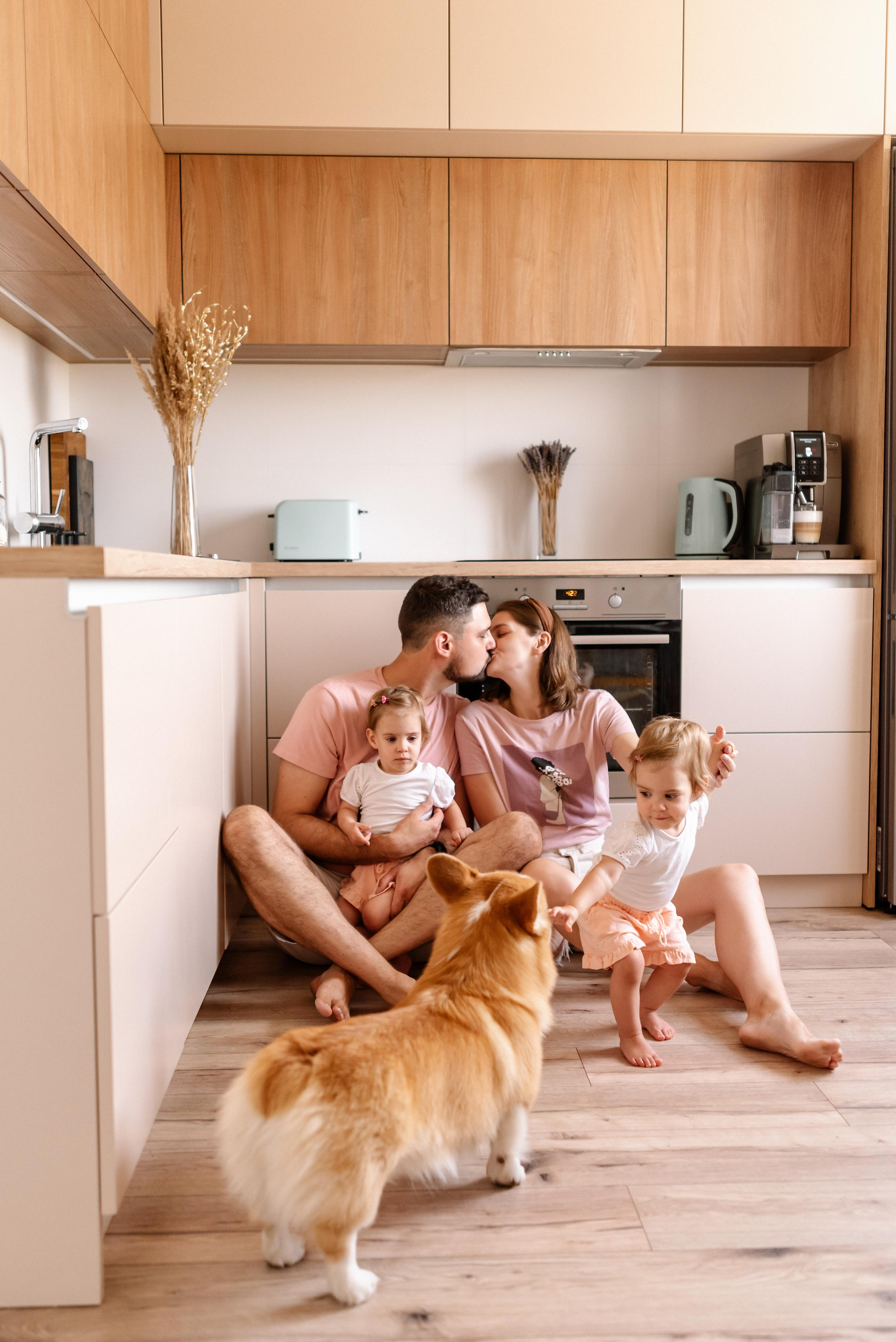 Семейная фотосессия дома для Кати и Кости и их девочек