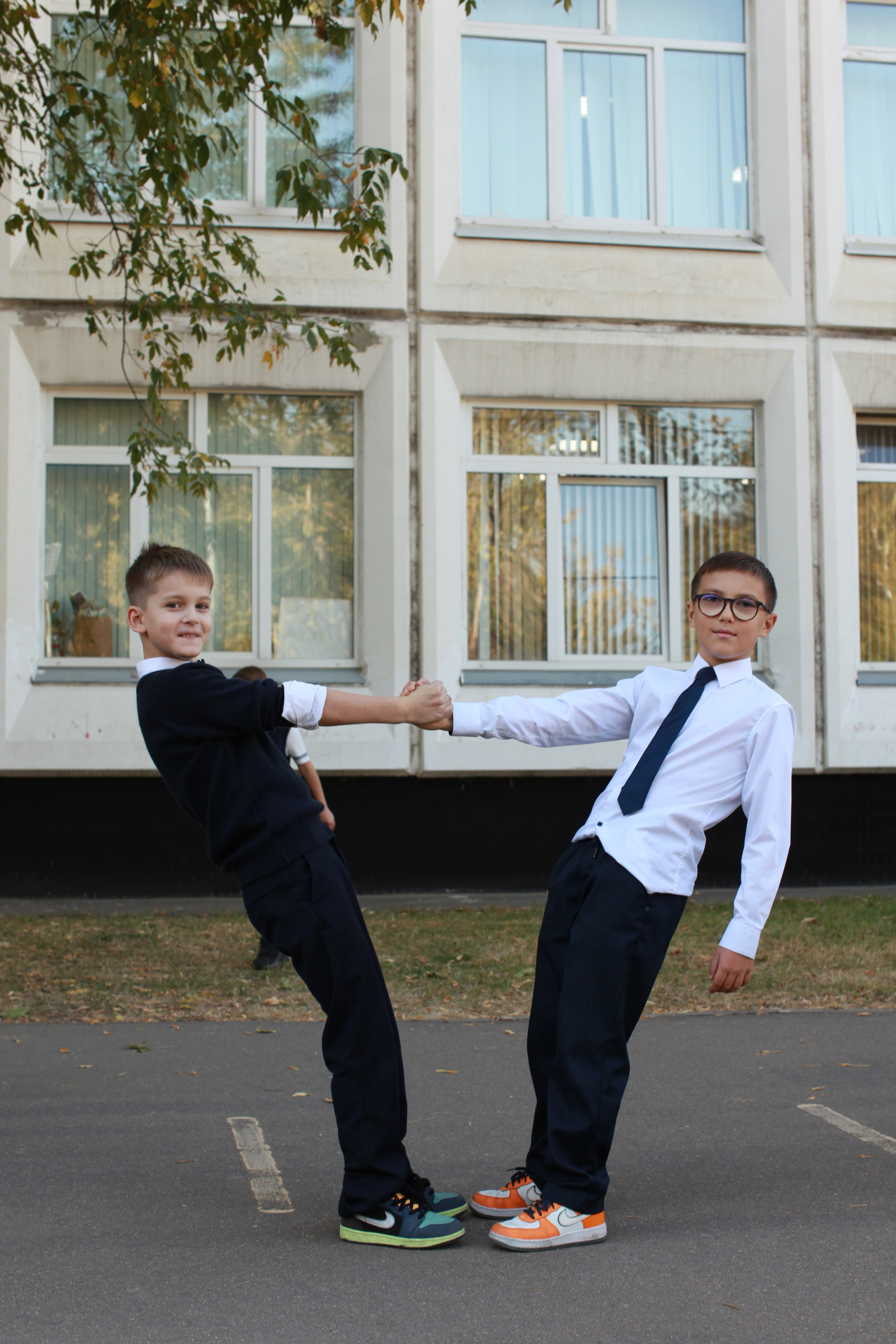 Осенняя фотосессия у школы. Выпускные альбомы Москва СВАО