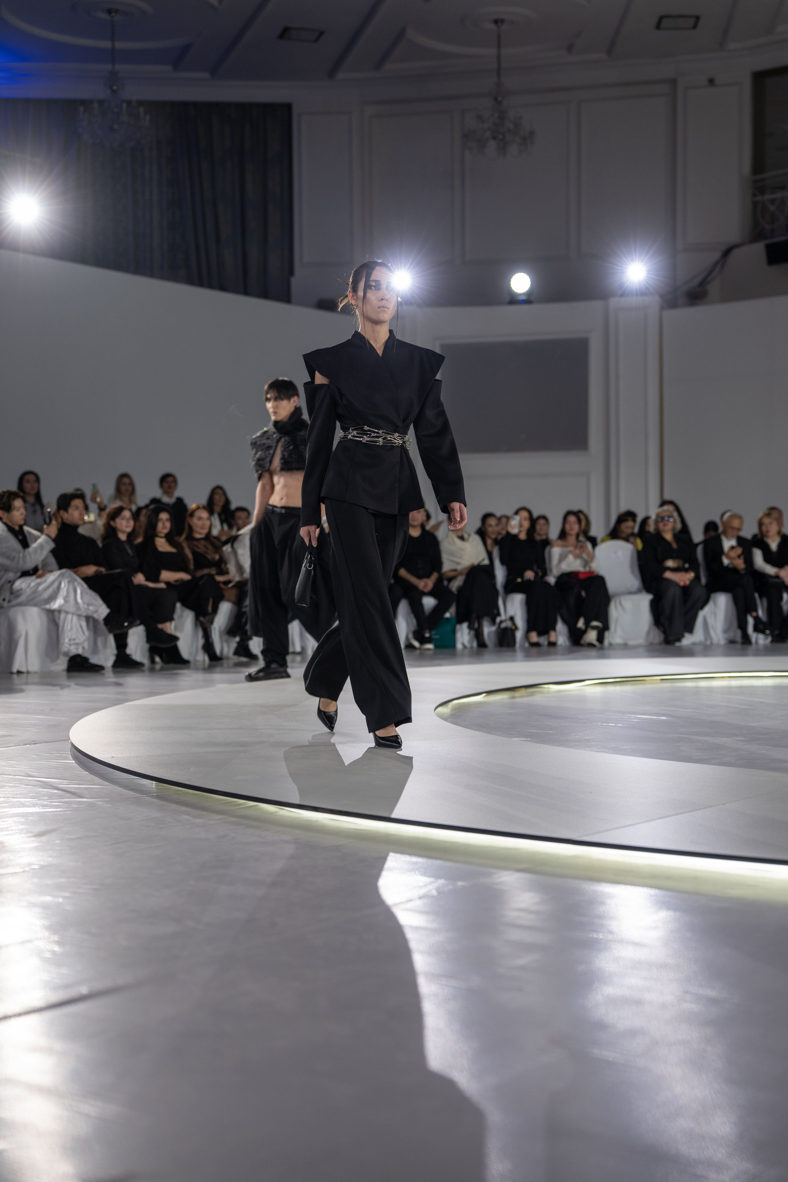 Dwsigner Nazar Almazbekov. Сайт Алматинского НЮ АРТ, будуар и фэшн фотографа Дениса Карпенко