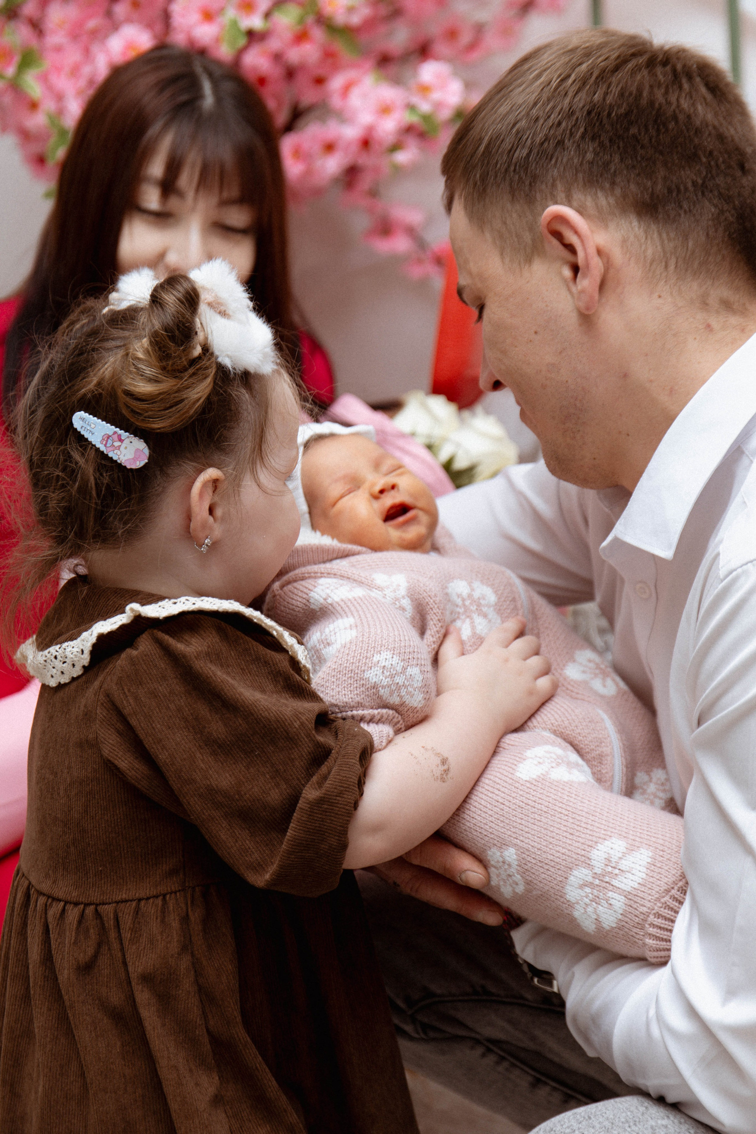 Выписка Алины и Евы из перинатального центра № 2. Семейный фотограф Софи Симакова в Волгограде и Волжском