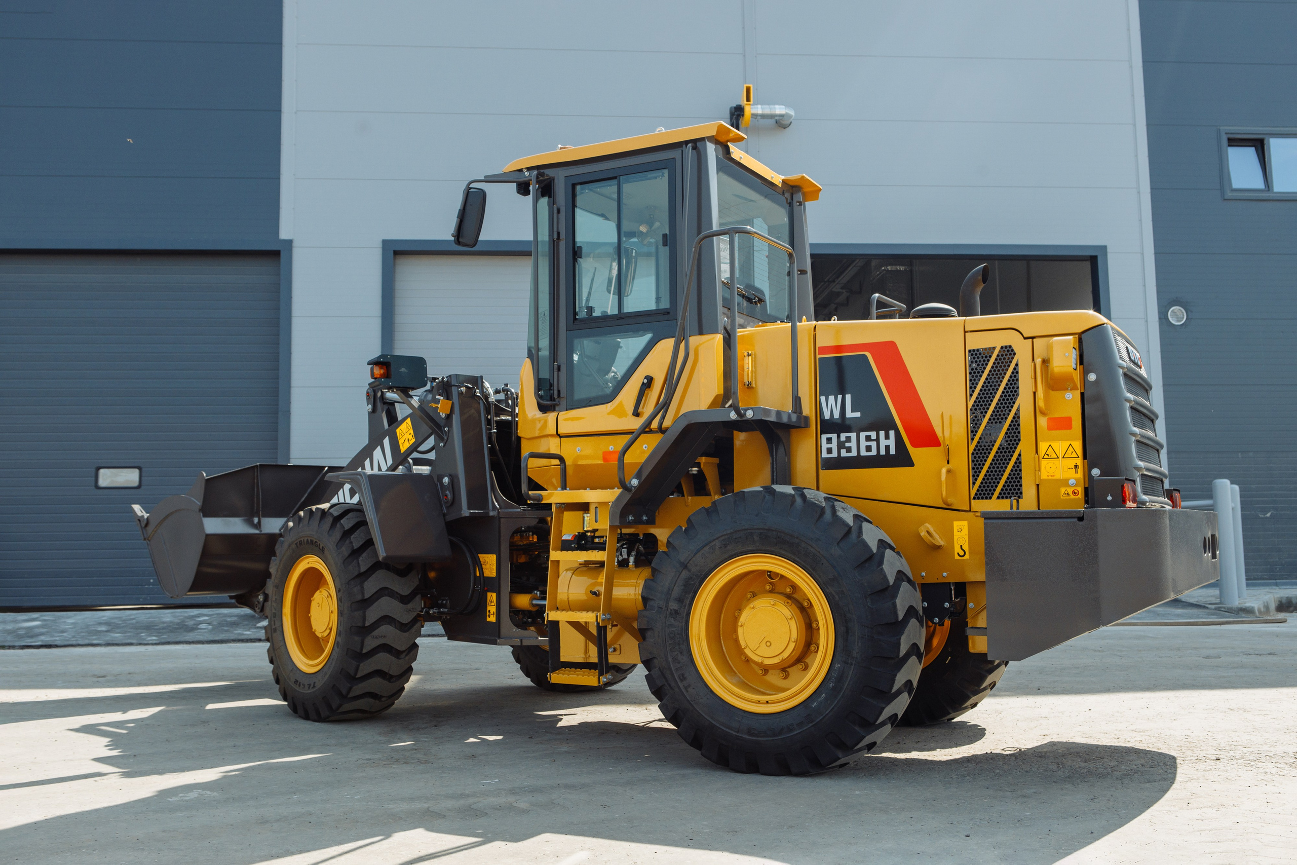 Фото фронт. погр. Weheavy WL836H. Продажа и обслуживание грузовой техники и спецтехники в г. Новосибирск компания СТИ